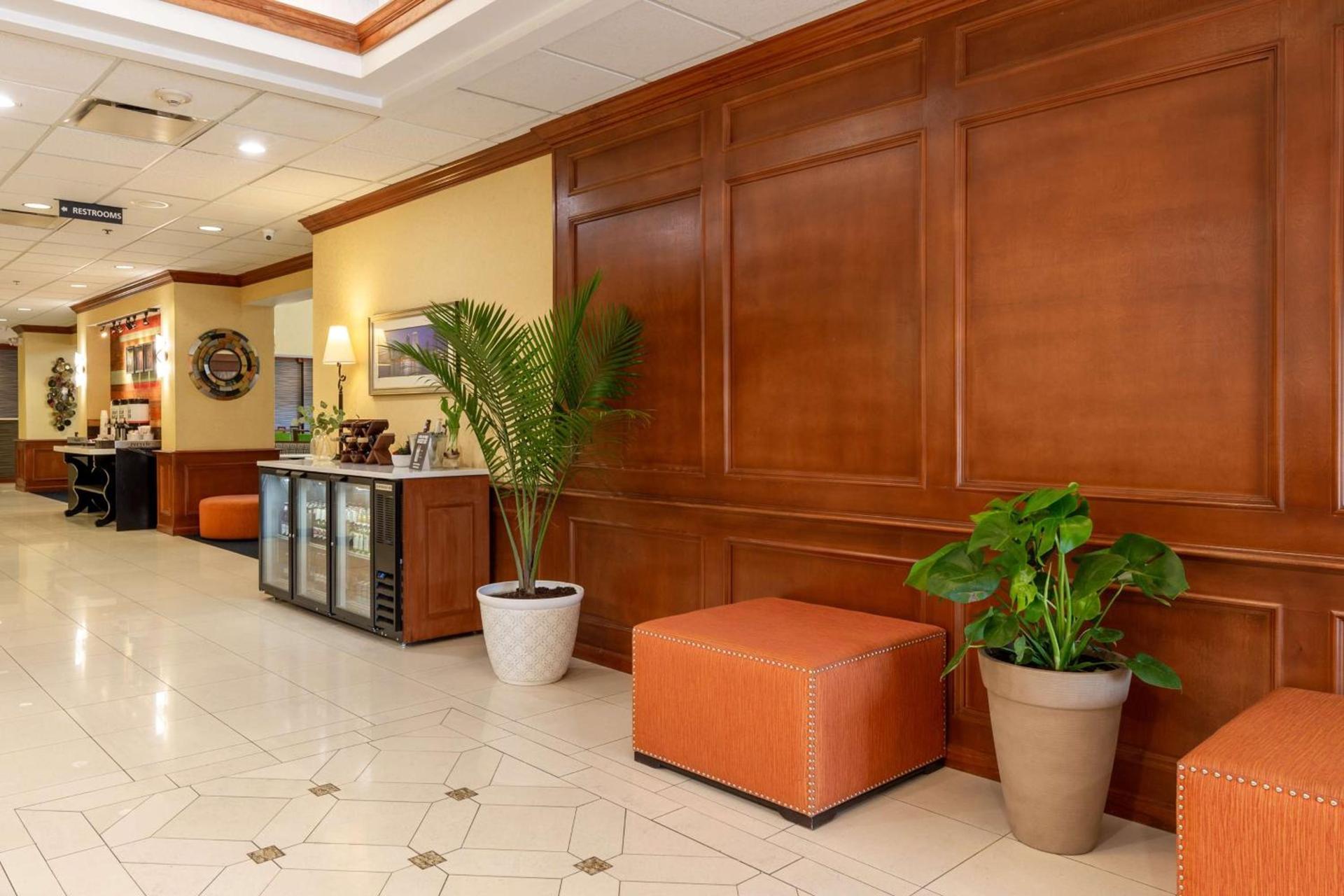 Hampton Inn & Suites Jacksonville Deerwood Park photo 5