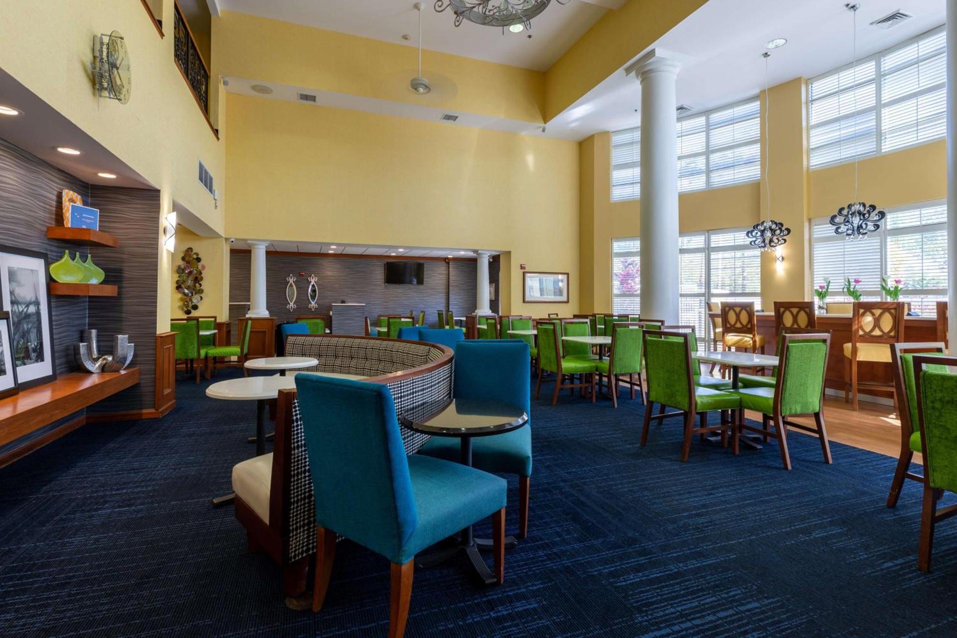 Hampton Inn & Suites Jacksonville Deerwood Park photo 6