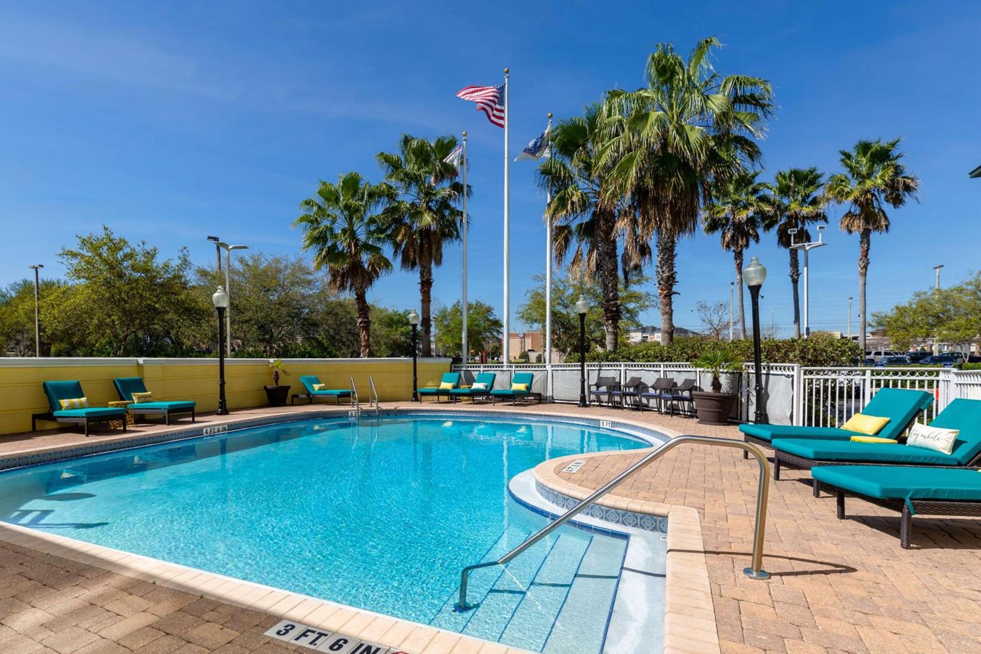Hampton Inn & Suites Jacksonville Deerwood Park photo 9