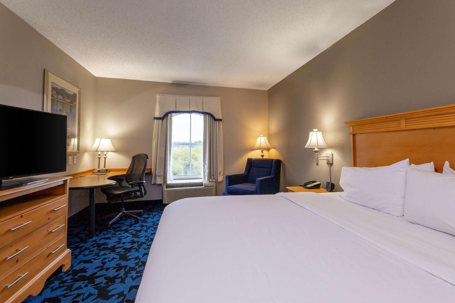 Hampton Inn & Suites Jacksonville Deerwood Park photo 16