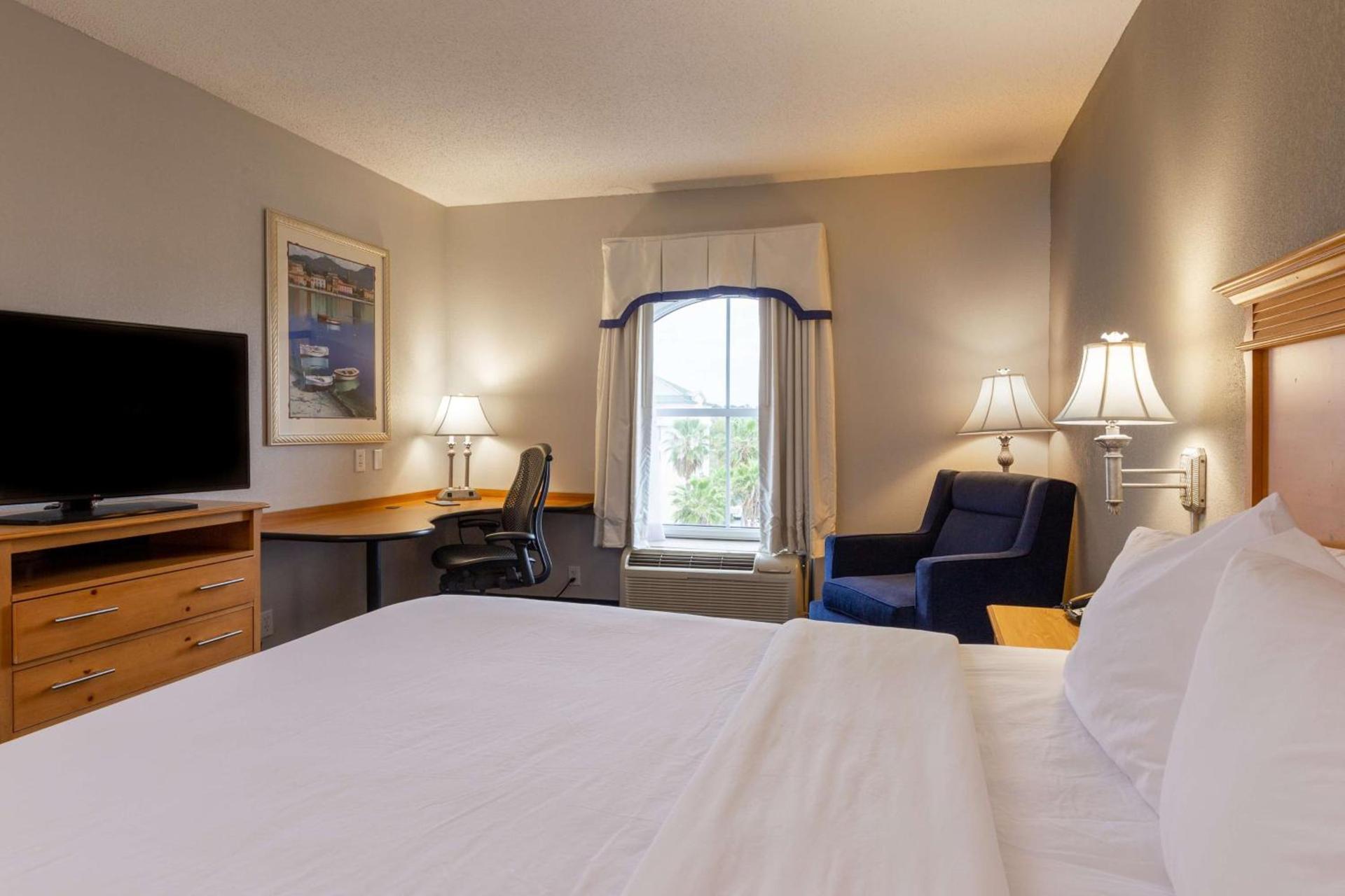 Hampton Inn & Suites Jacksonville Deerwood Park photo 17