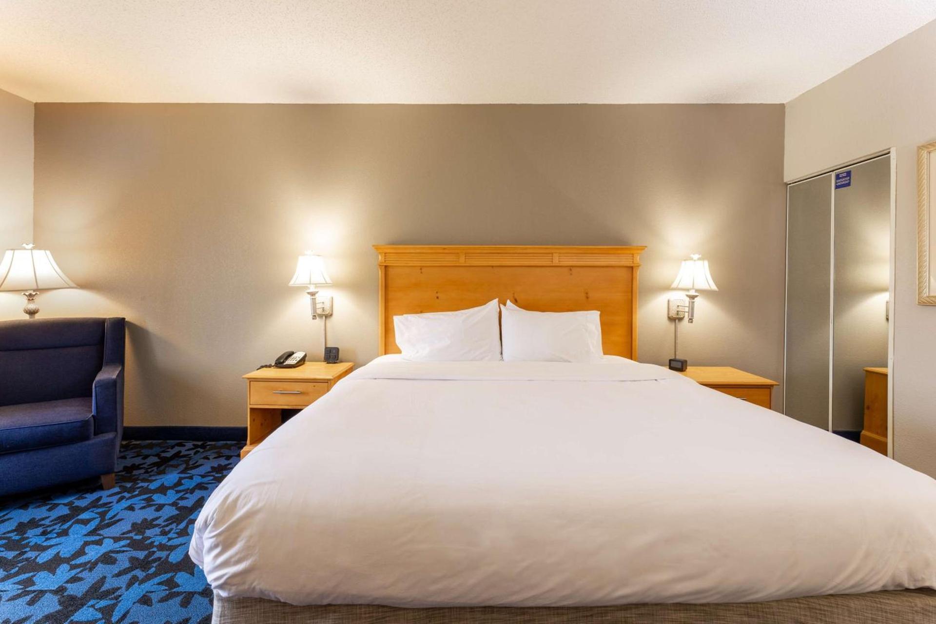 Hampton Inn & Suites Jacksonville Deerwood Park photo 18
