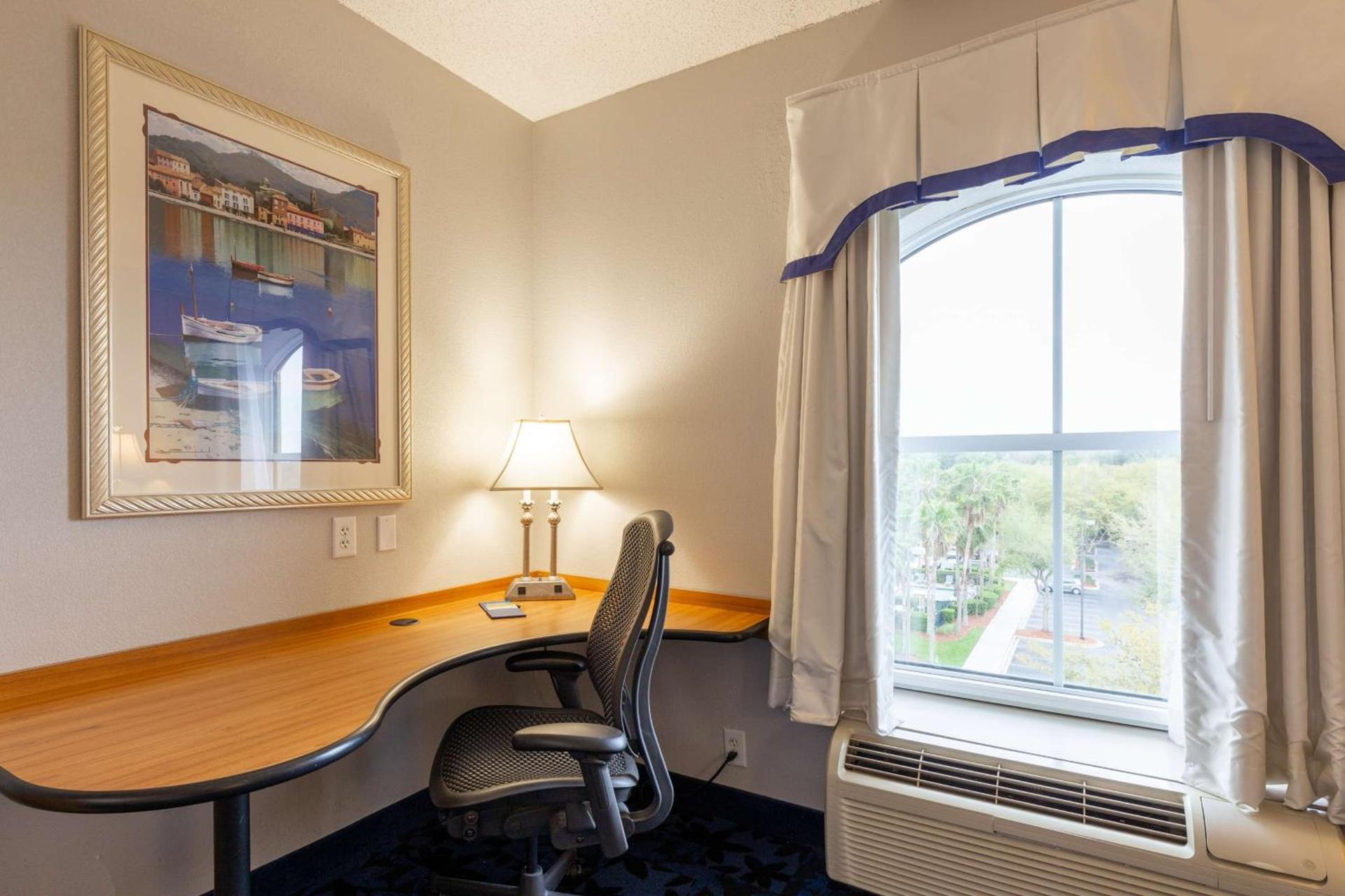 Hampton Inn & Suites Jacksonville Deerwood Park photo 20