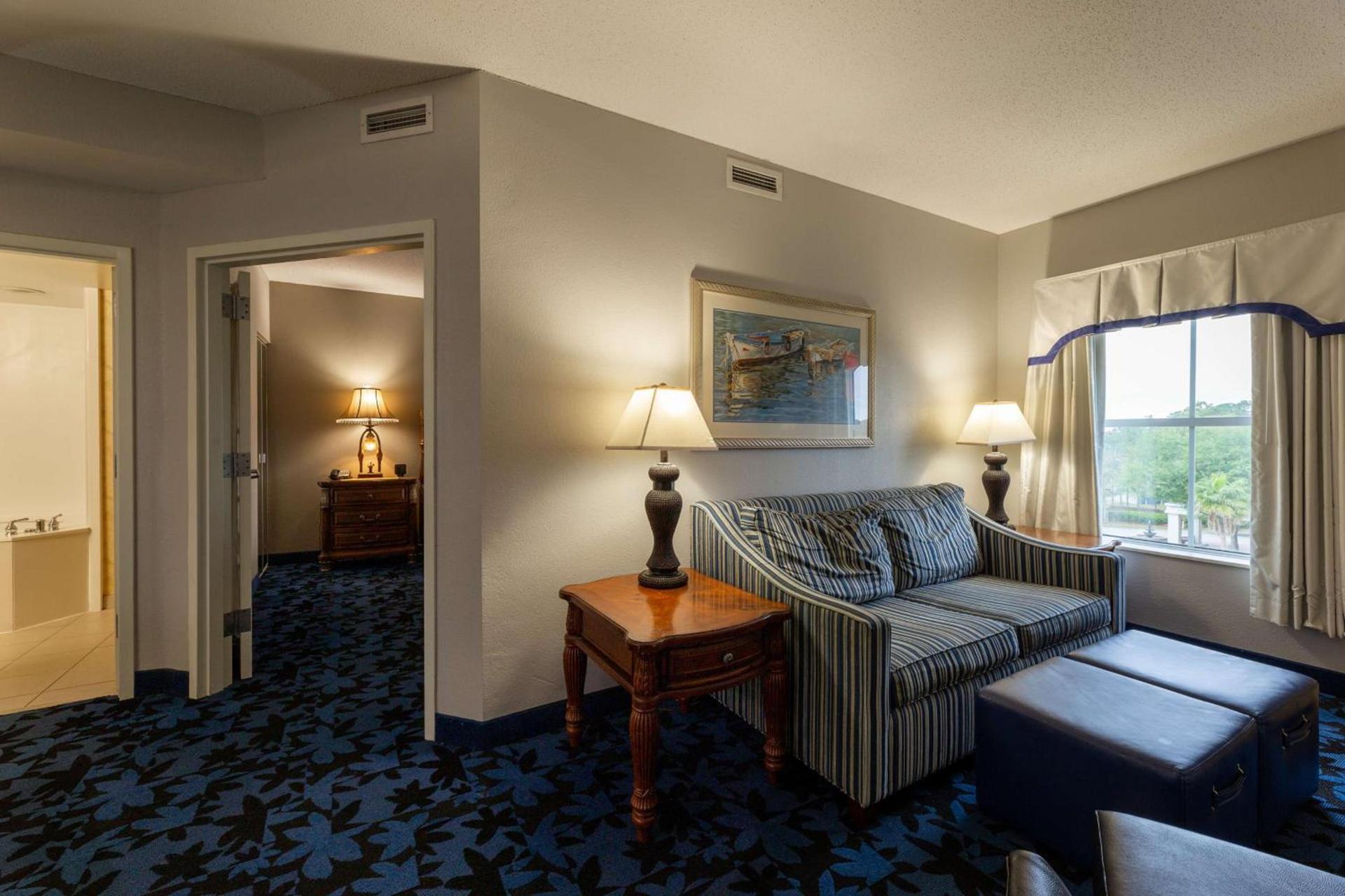 Hampton Inn & Suites Jacksonville Deerwood Park photo 26