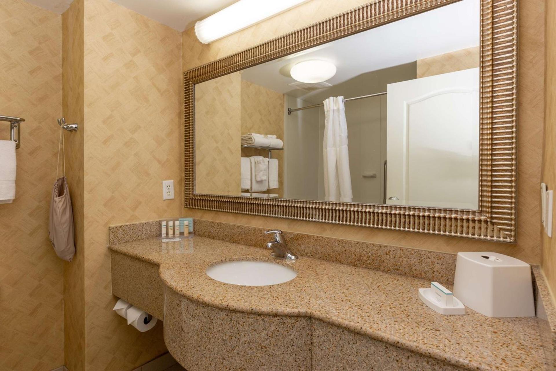 Hampton Inn & Suites Jacksonville Deerwood Park photo 24