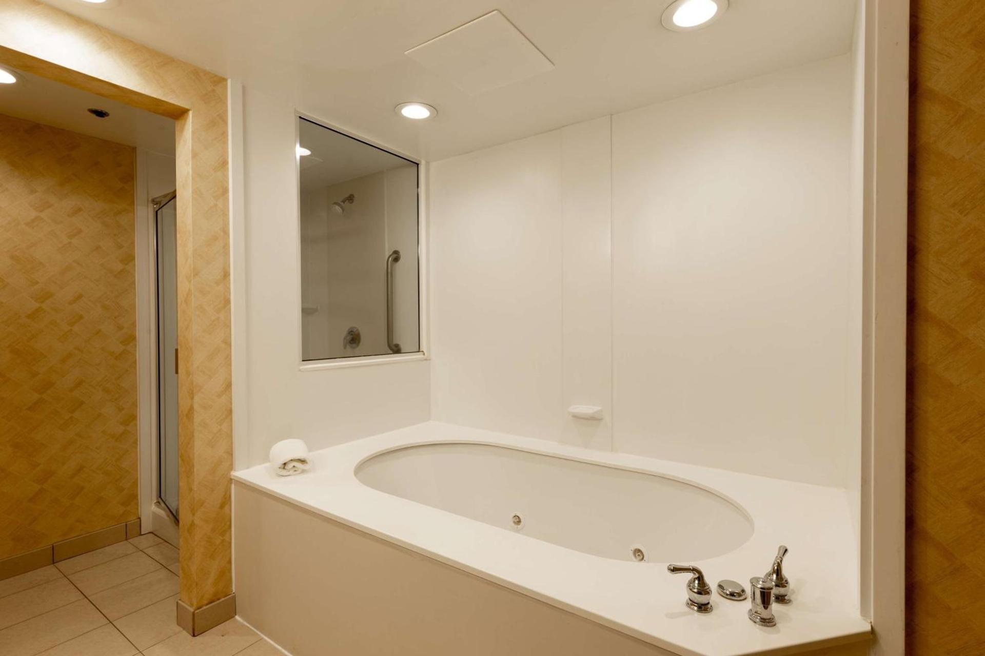 Hampton Inn & Suites Jacksonville Deerwood Park photo 29
