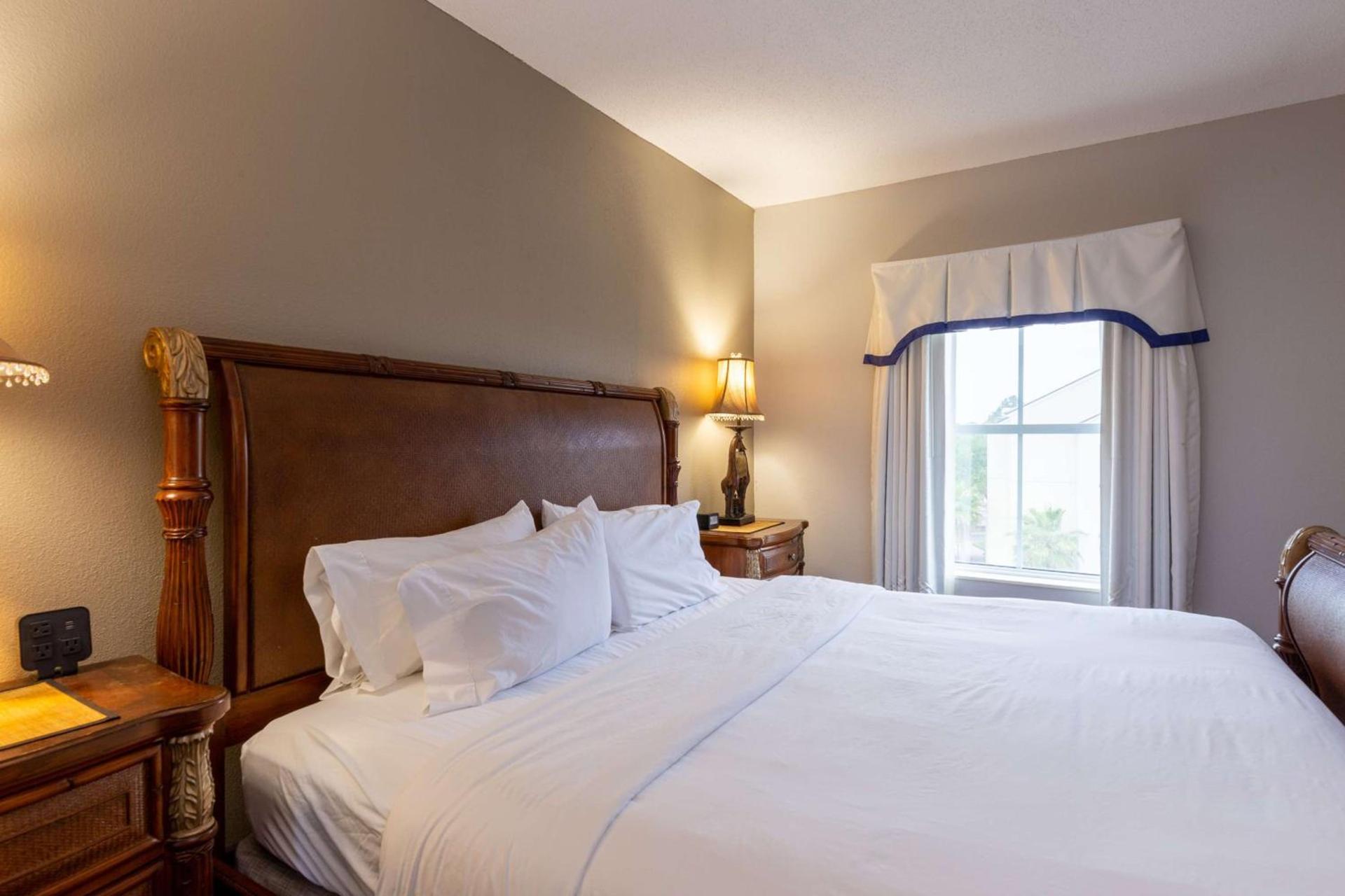 Hampton Inn & Suites Jacksonville Deerwood Park photo 28