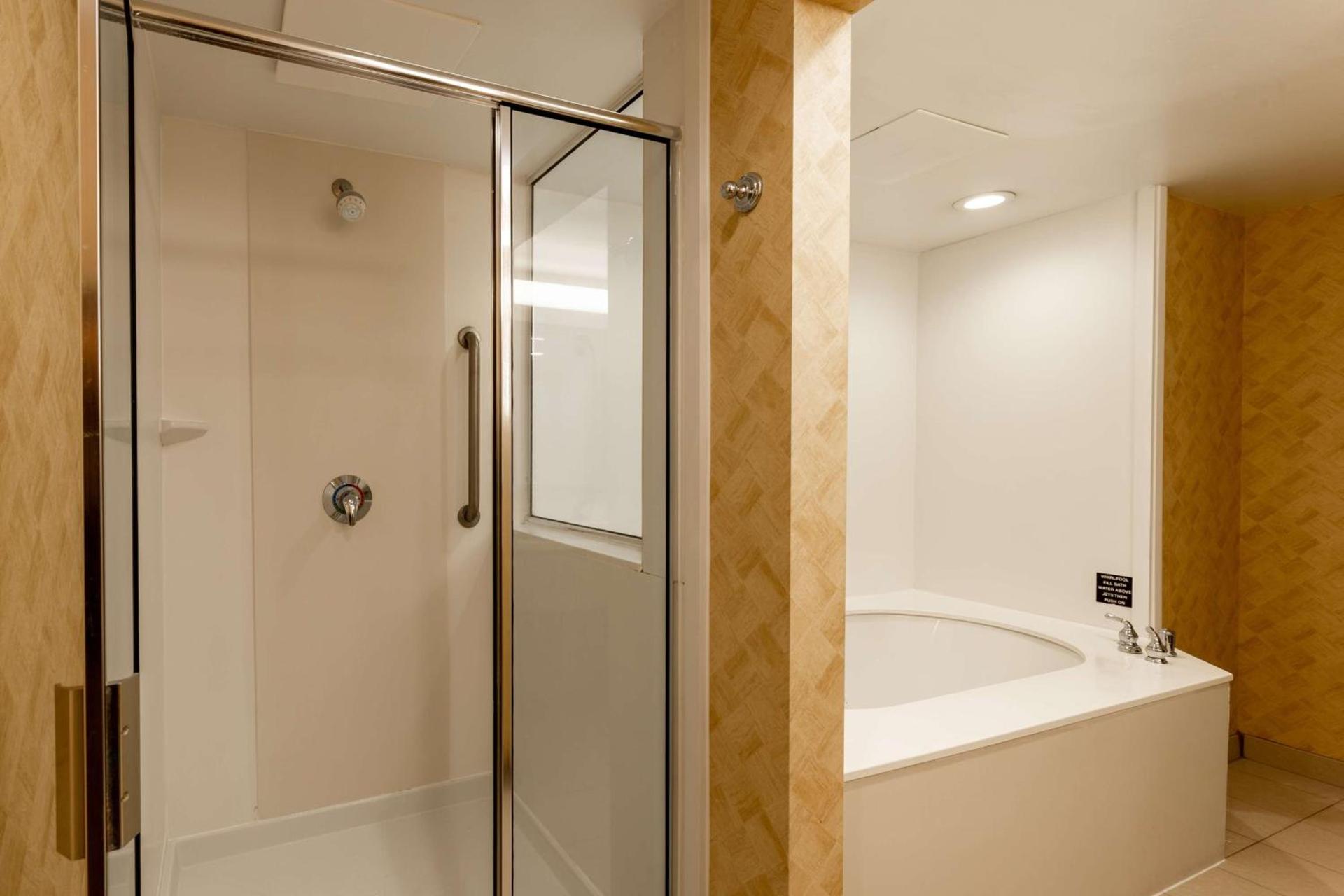 Hampton Inn & Suites Jacksonville Deerwood Park photo 31