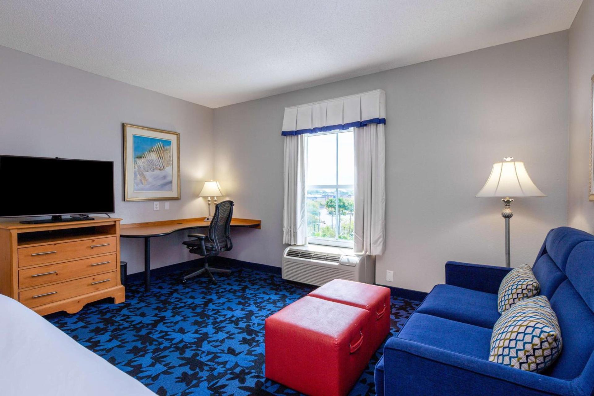 Hampton Inn & Suites Jacksonville Deerwood Park photo 37