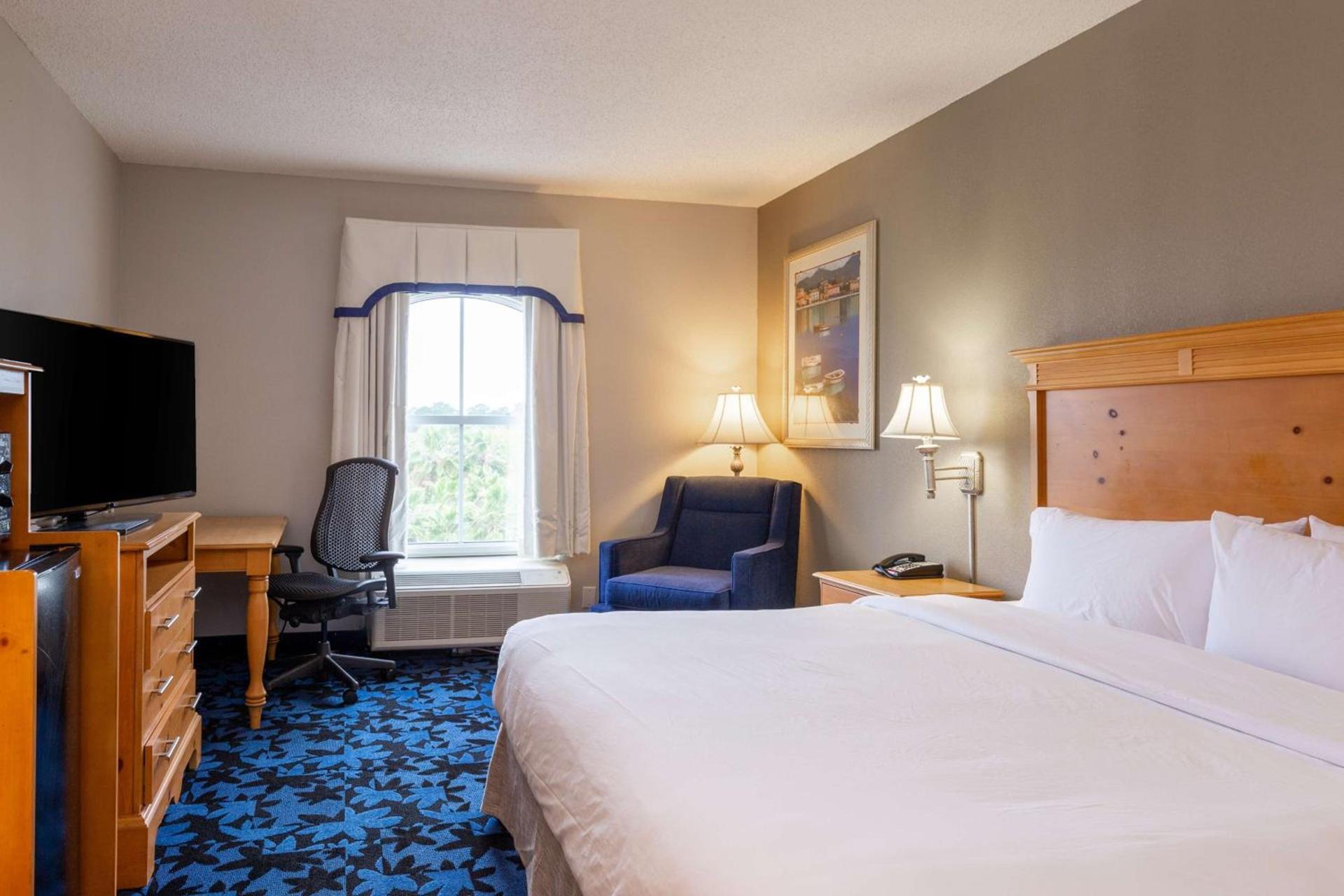 Hampton Inn & Suites Jacksonville Deerwood Park photo 39