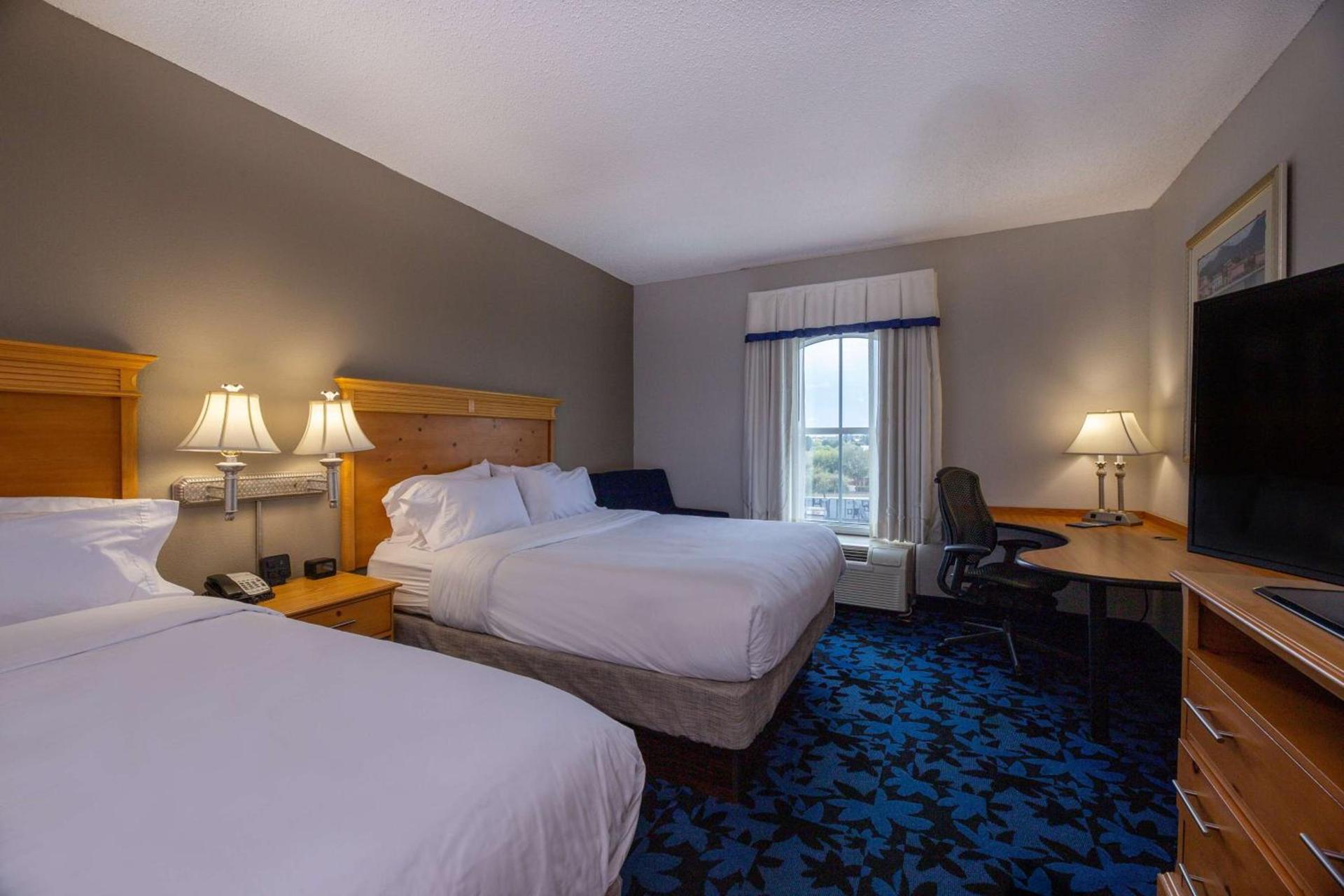 Hampton Inn & Suites Jacksonville Deerwood Park photo 41