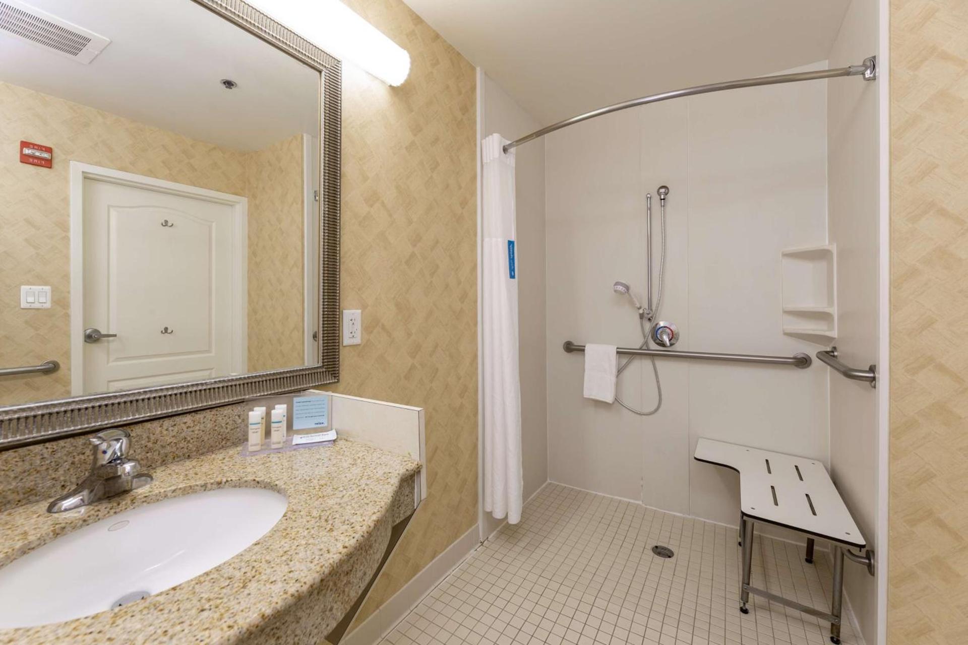 Hampton Inn & Suites Jacksonville Deerwood Park photo 46