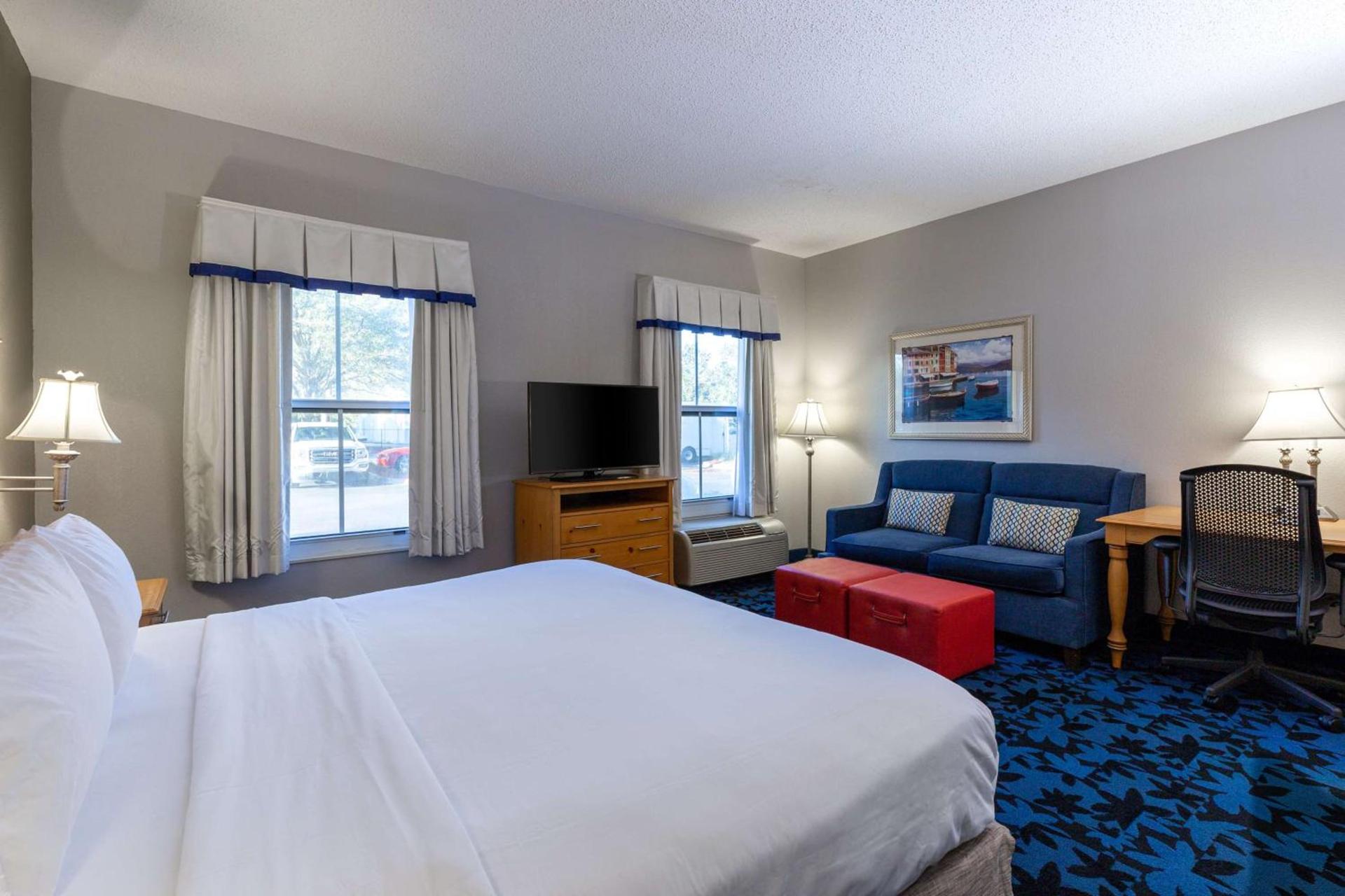 Hampton Inn & Suites Jacksonville Deerwood Park photo 45