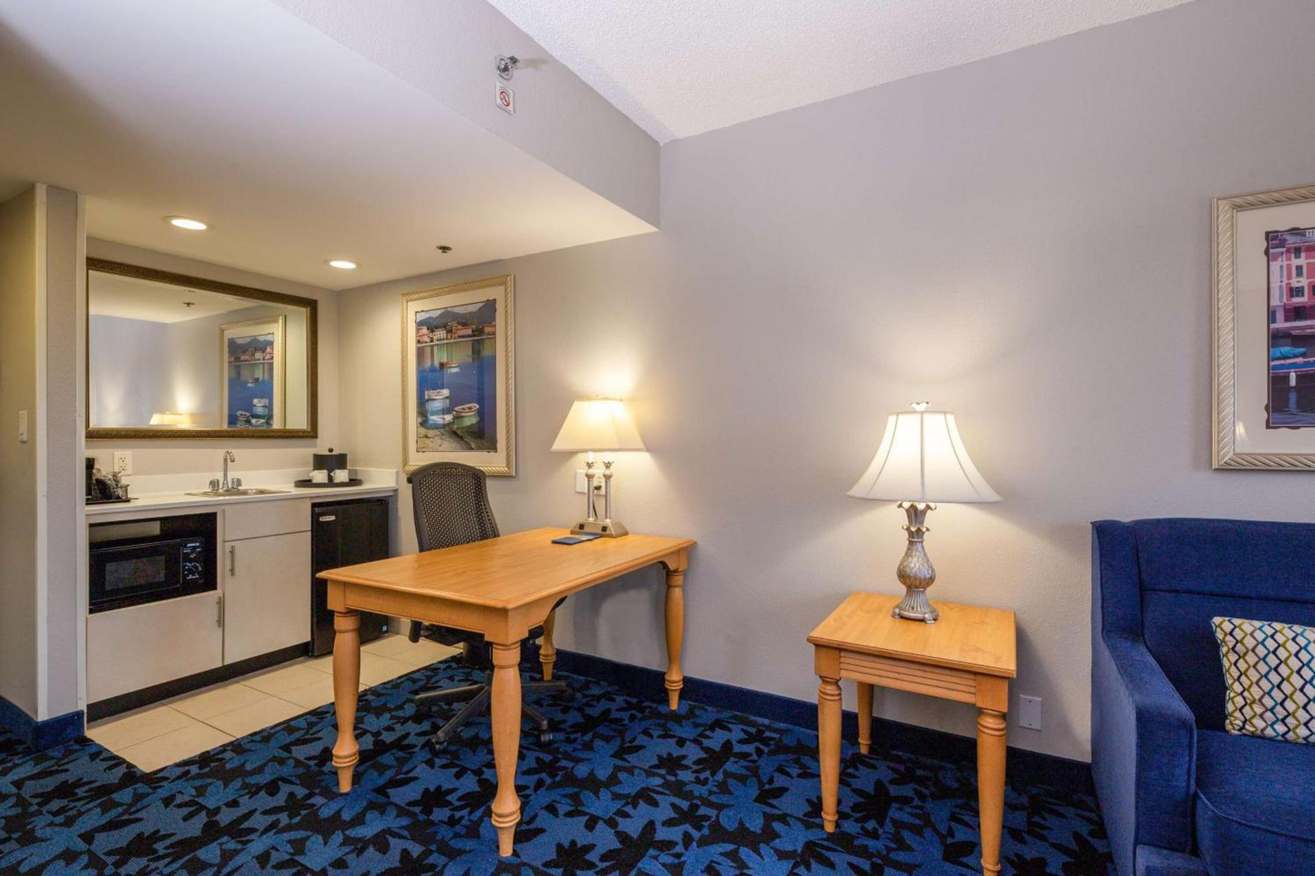 Hampton Inn & Suites Jacksonville Deerwood Park photo 52