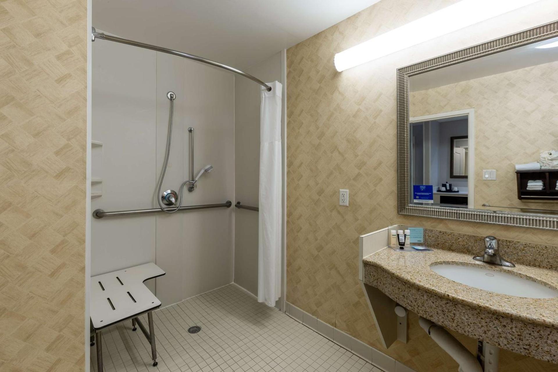 Hampton Inn & Suites Jacksonville Deerwood Park photo 51