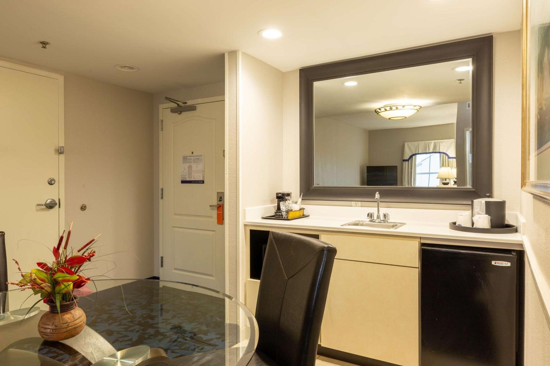Hampton Inn & Suites Jacksonville Deerwood Park photo 54