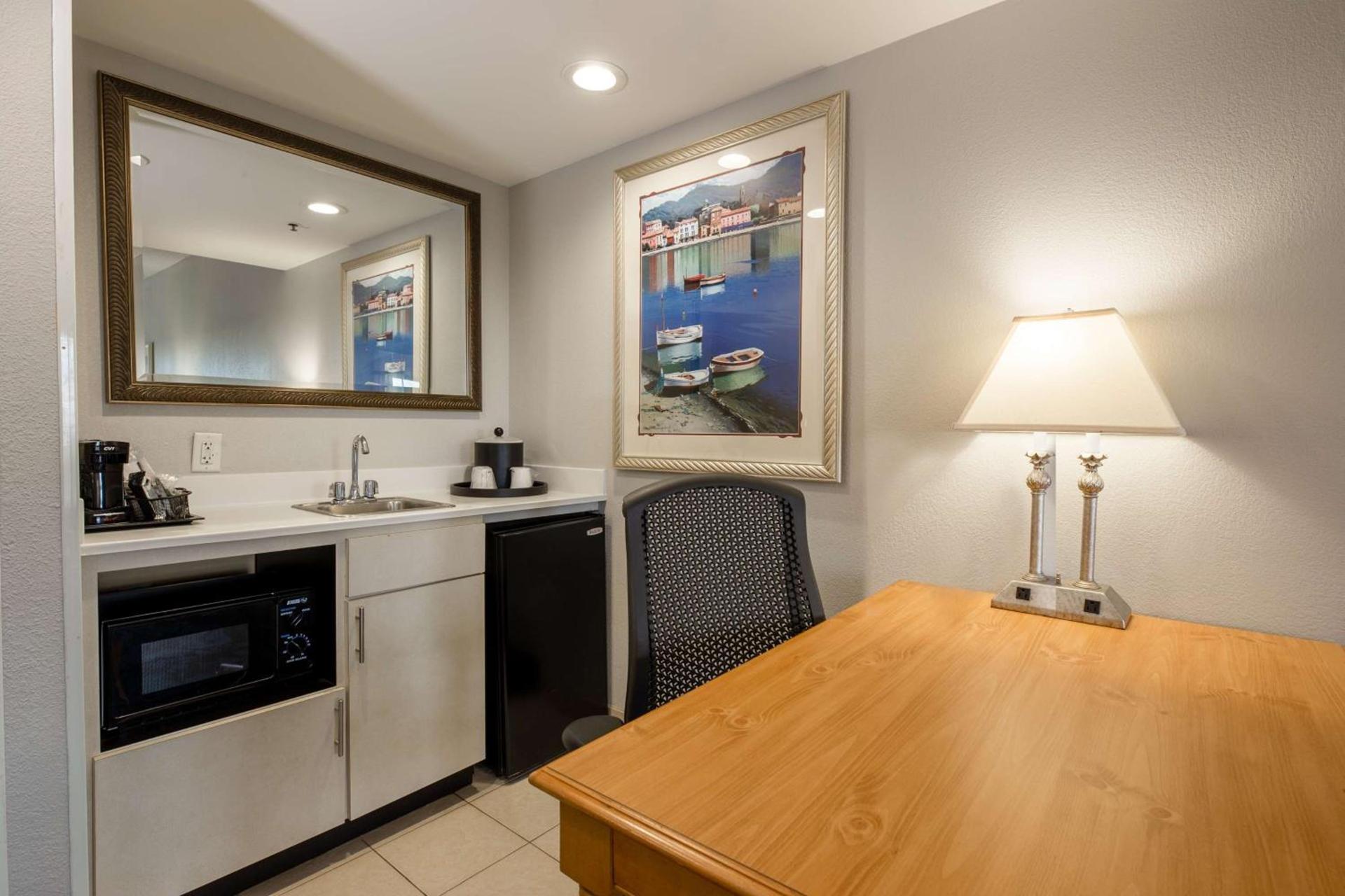 Hampton Inn & Suites Jacksonville Deerwood Park photo 58