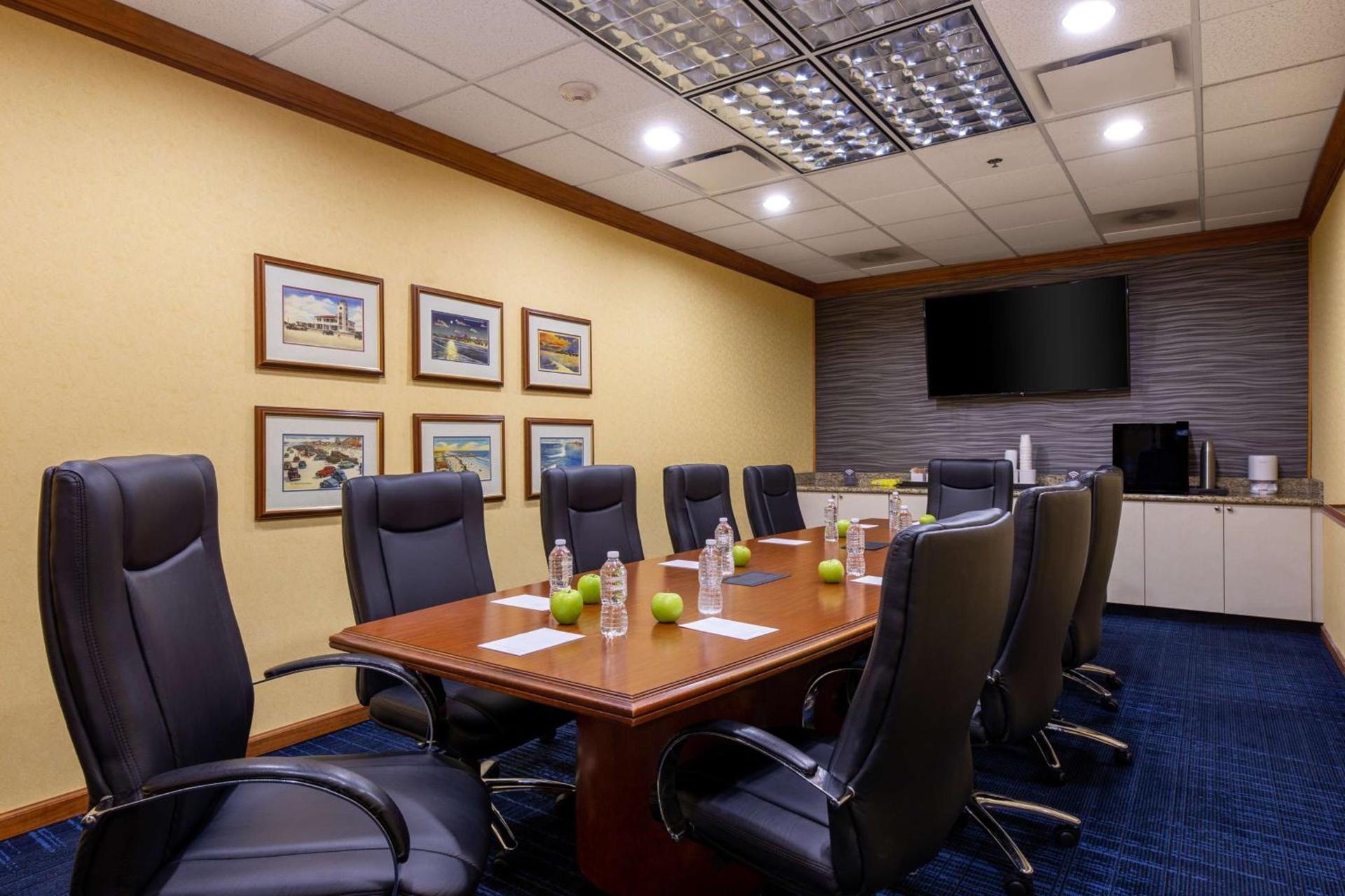 Hampton Inn & Suites Jacksonville Deerwood Park photo 61