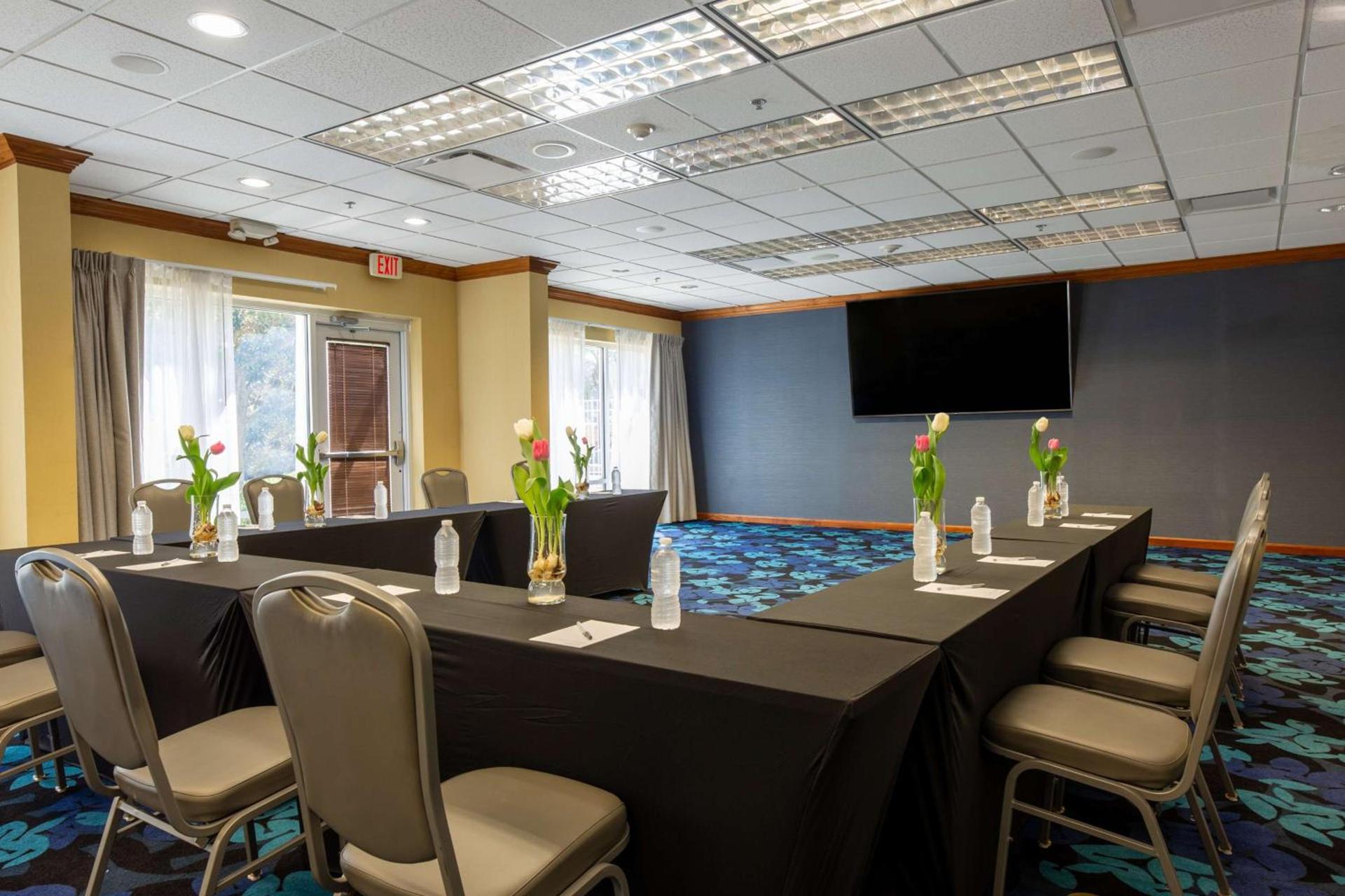 Hampton Inn & Suites Jacksonville Deerwood Park photo 59
