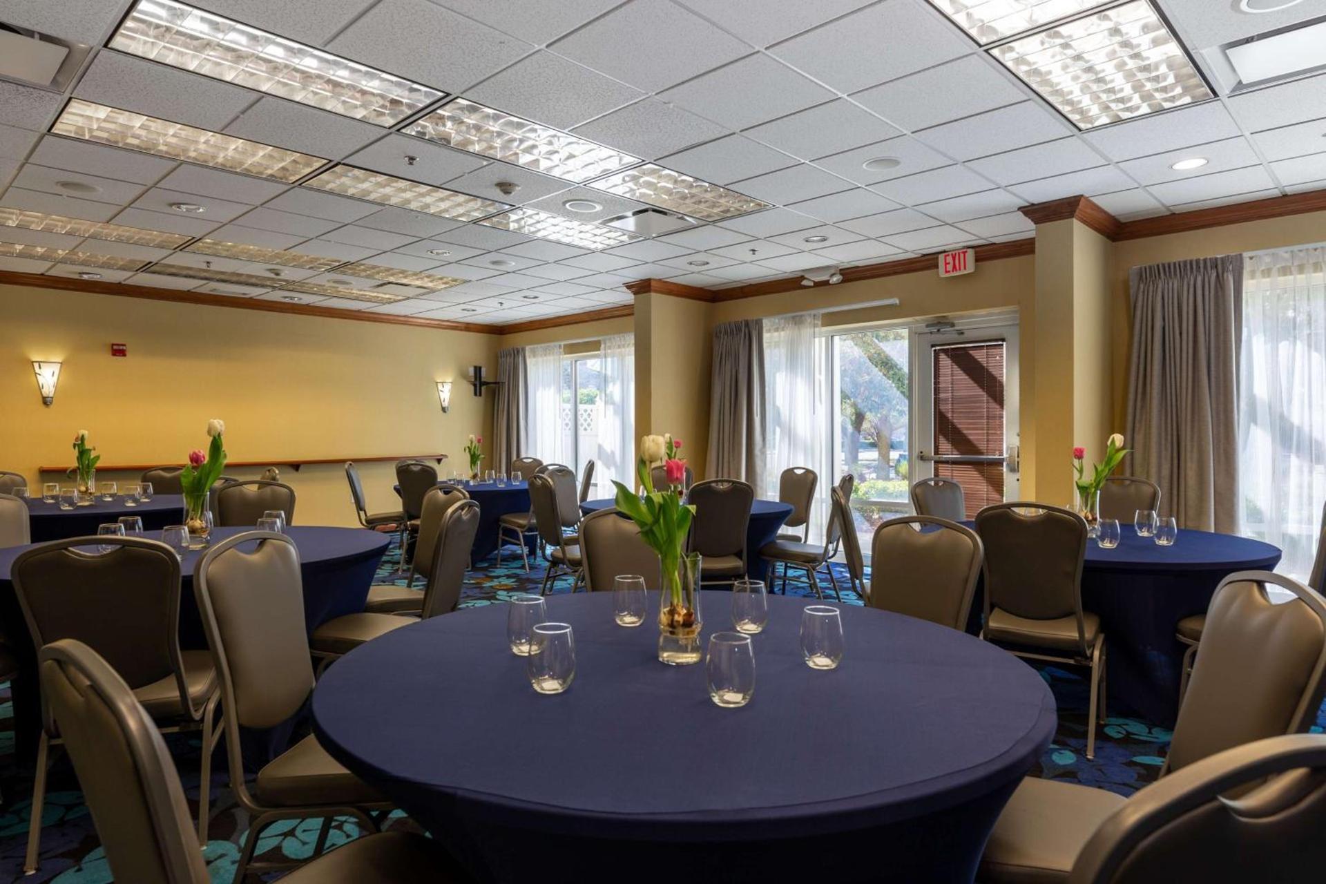 Hampton Inn & Suites Jacksonville Deerwood Park photo 63