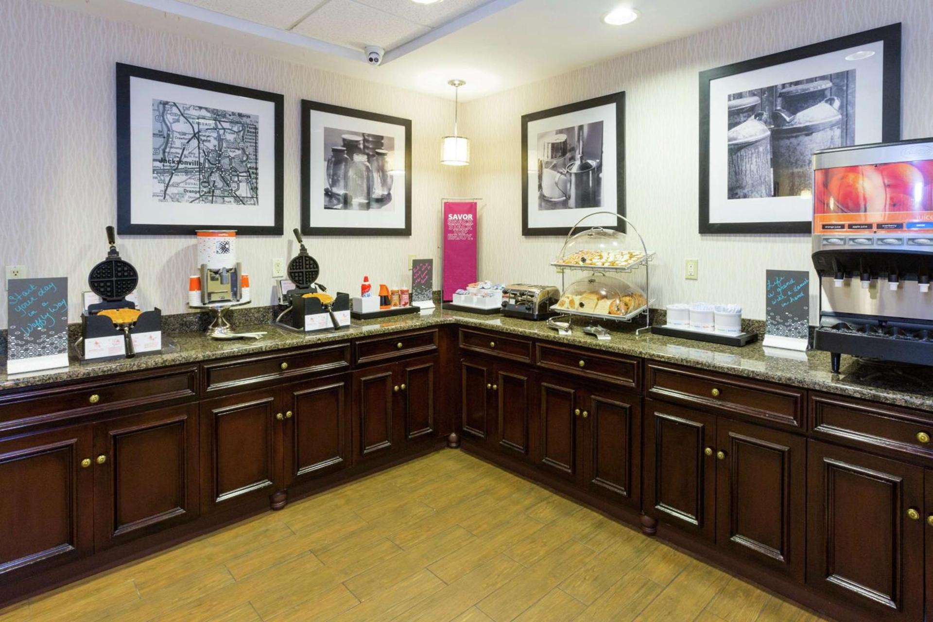 Hampton Inn & Suites Jacksonville-Airport photo 12