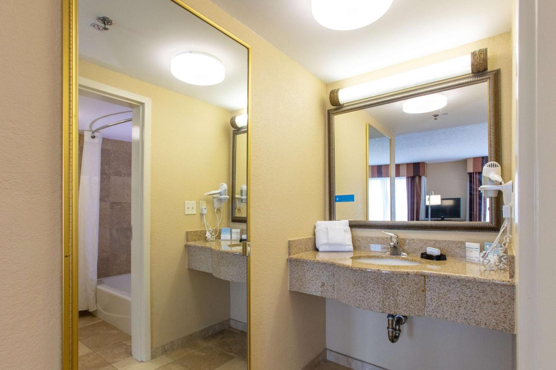 Hampton Inn & Suites Jacksonville-Airport photo 22