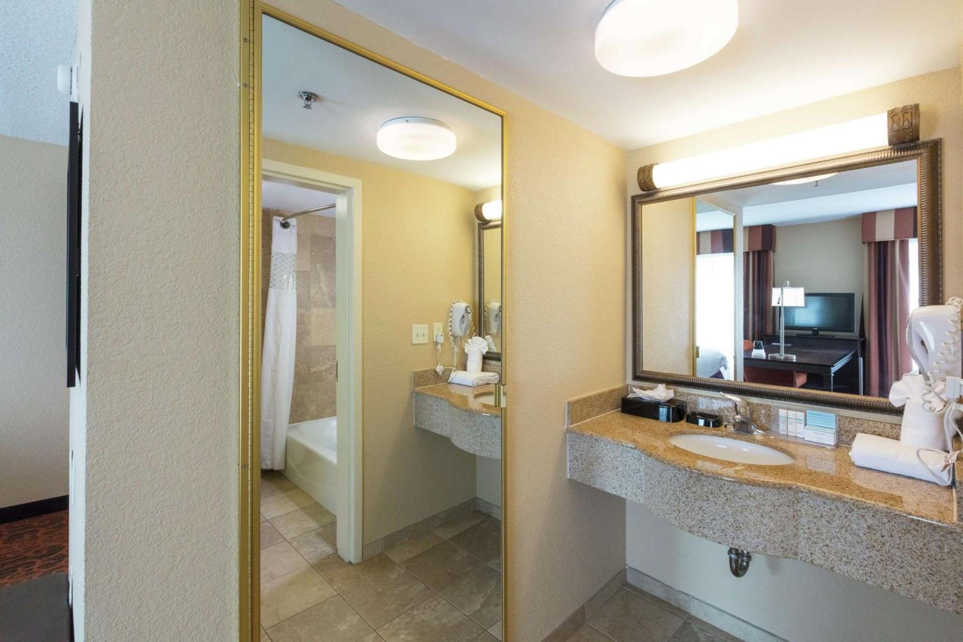 Hampton Inn & Suites Jacksonville-Airport photo 28