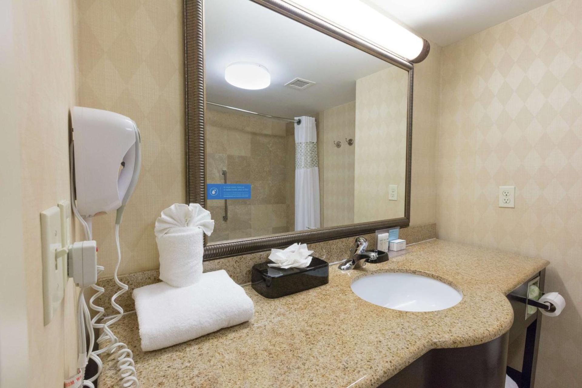 Hampton Inn & Suites Jacksonville-Airport photo 35