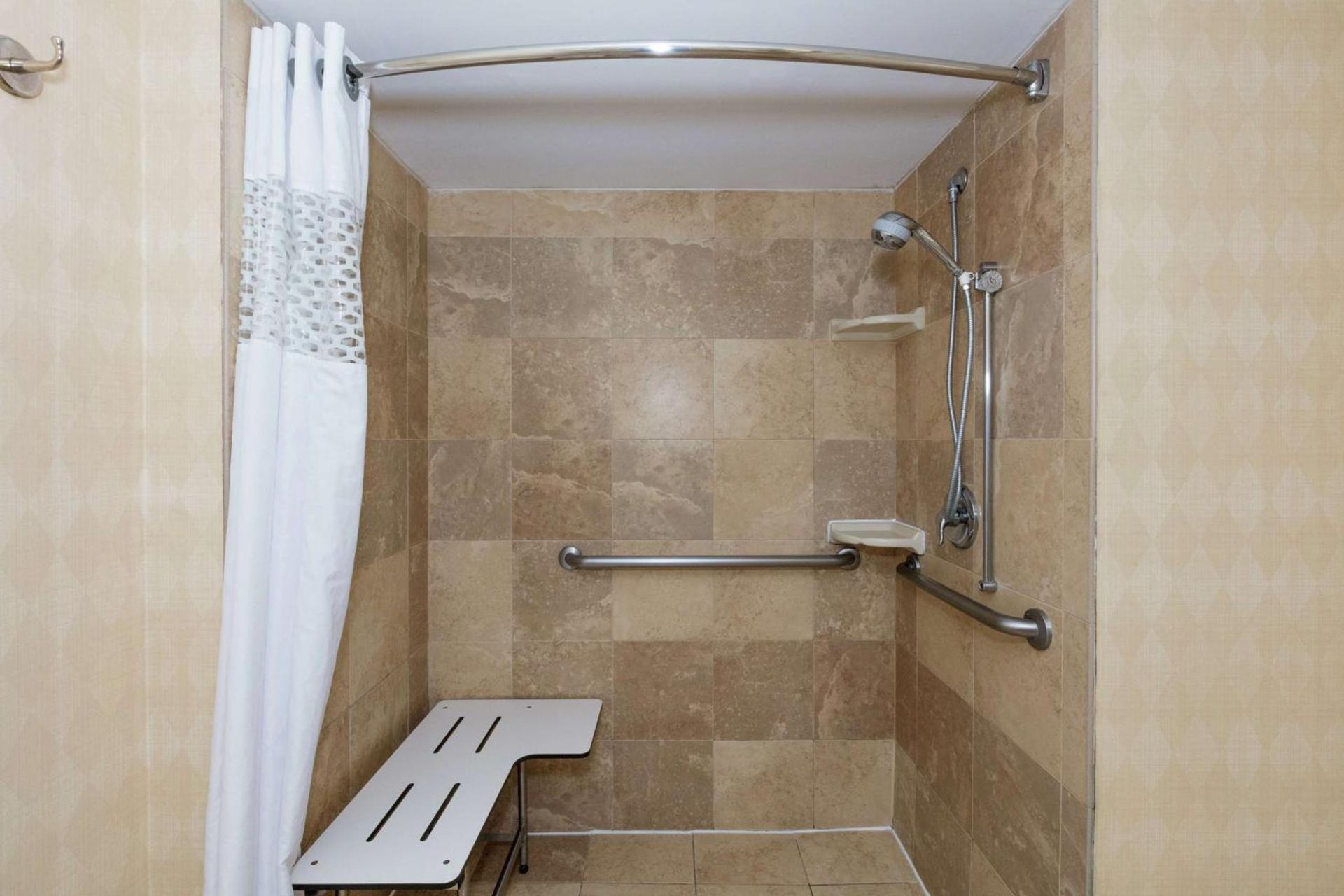 Hampton Inn & Suites Jacksonville-Airport photo 38