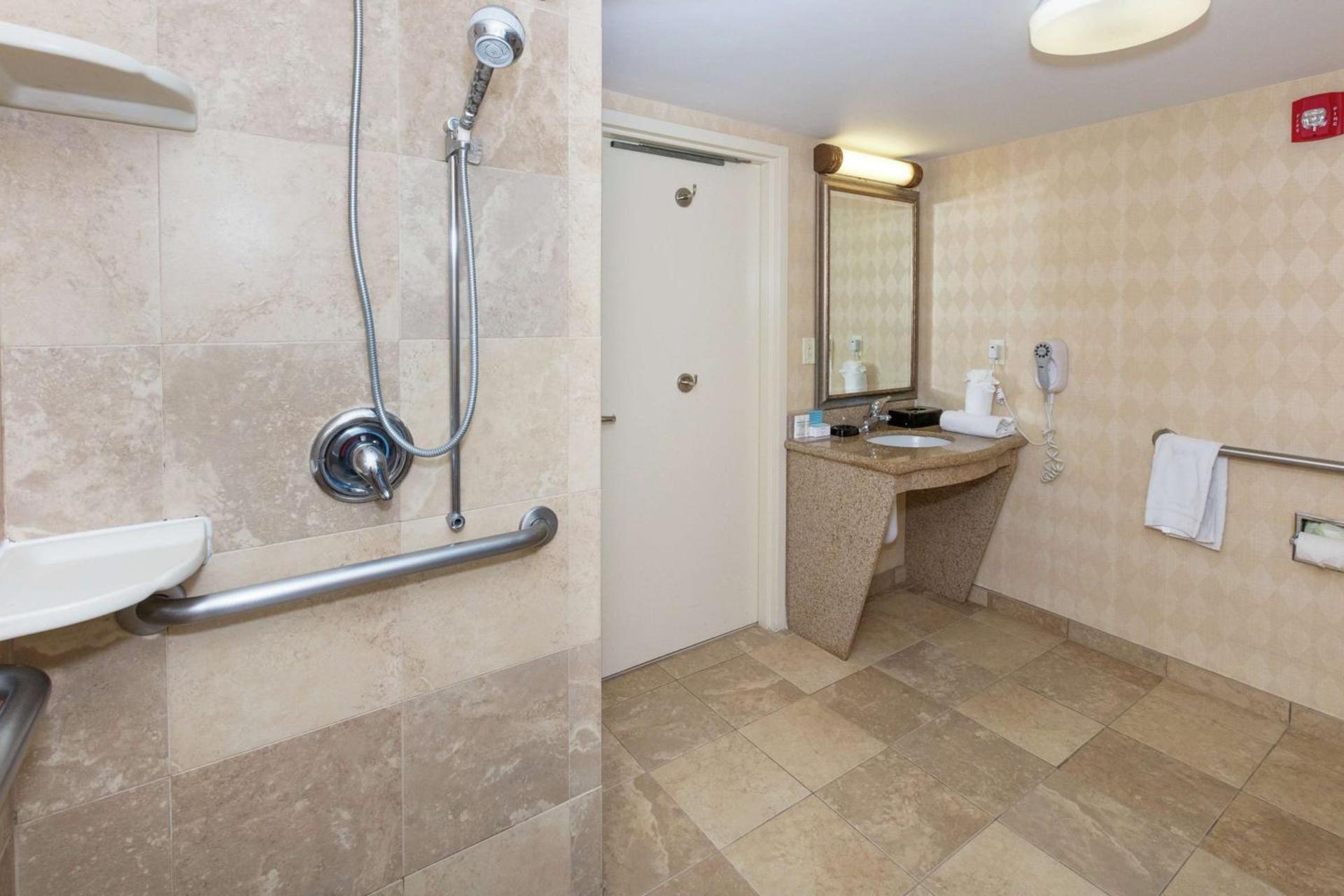 Hampton Inn & Suites Jacksonville-Airport photo 40