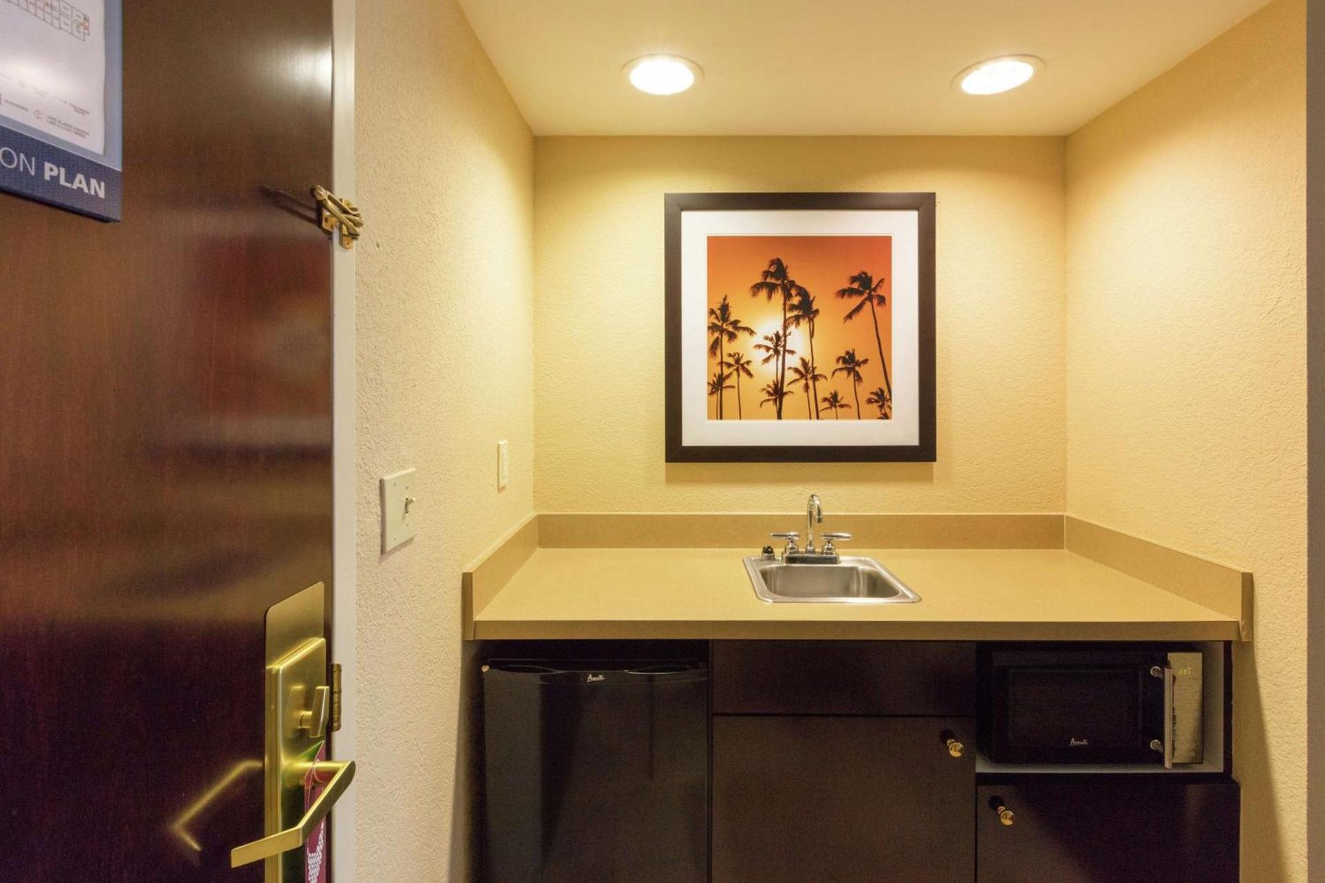 Hampton Inn & Suites Jacksonville-Airport photo 49