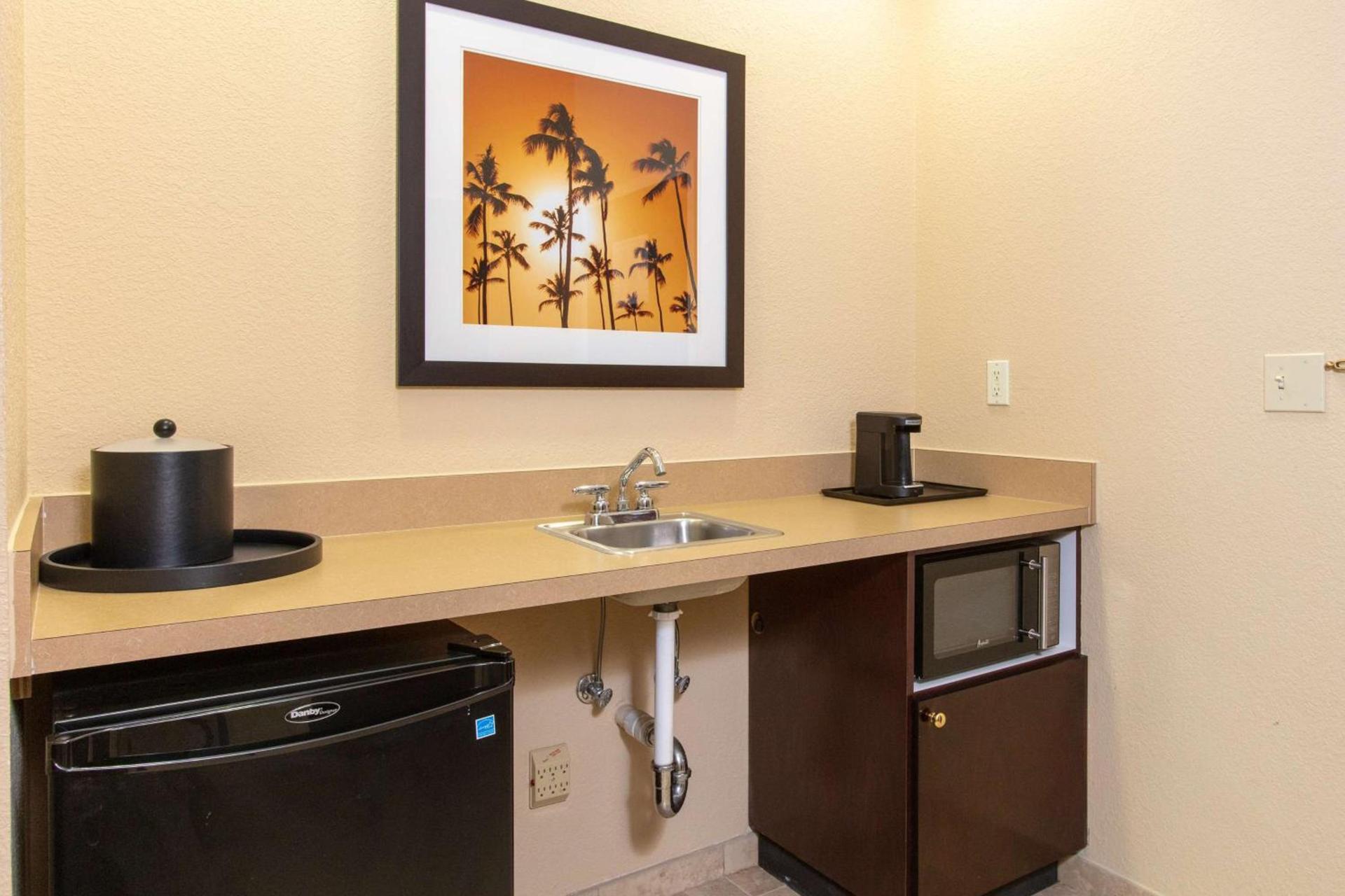 Hampton Inn & Suites Jacksonville-Airport photo 46