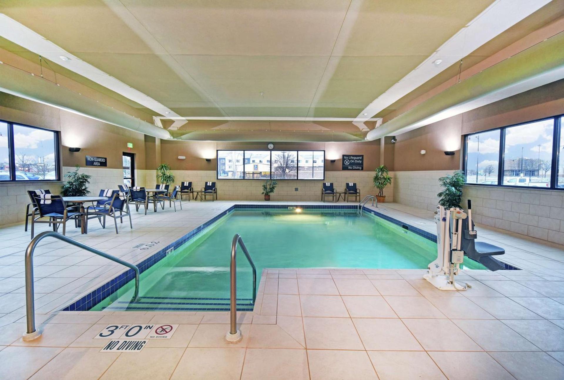Hampton Inn Beloit photo 6