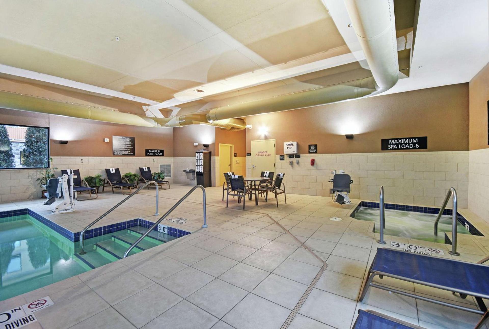 Hampton Inn Beloit photo 7
