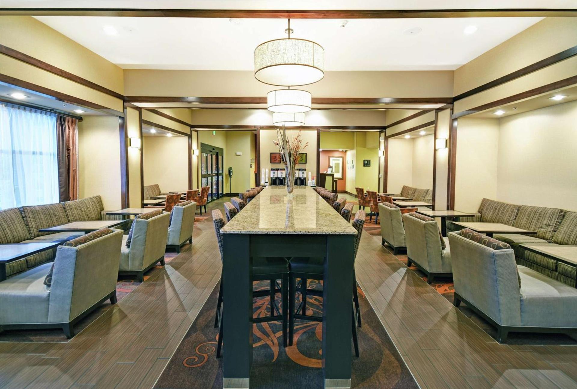 Hampton Inn Beloit photo 11