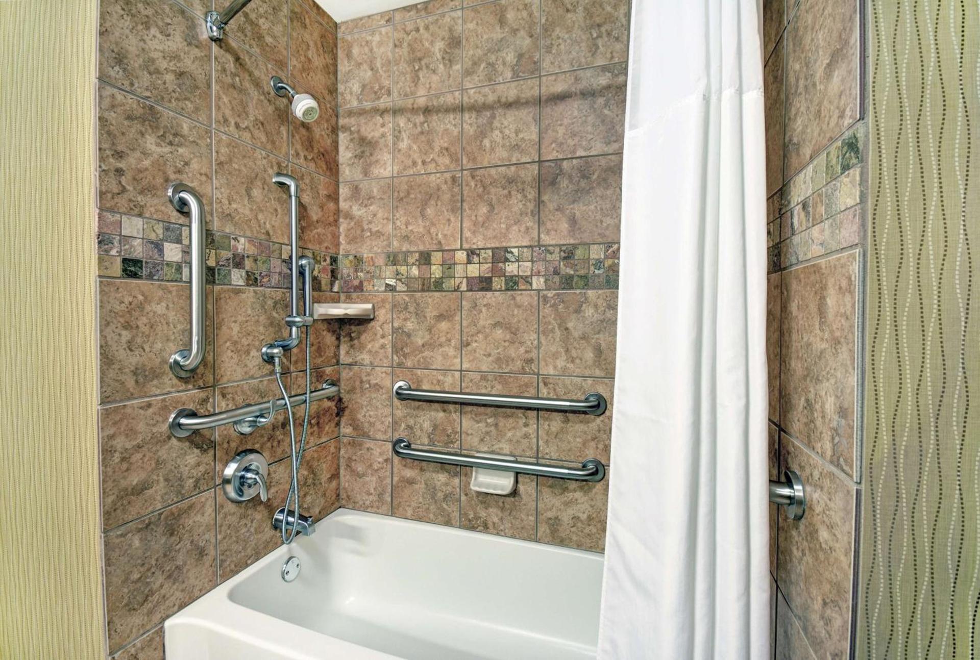 Hampton Inn Beloit photo 23