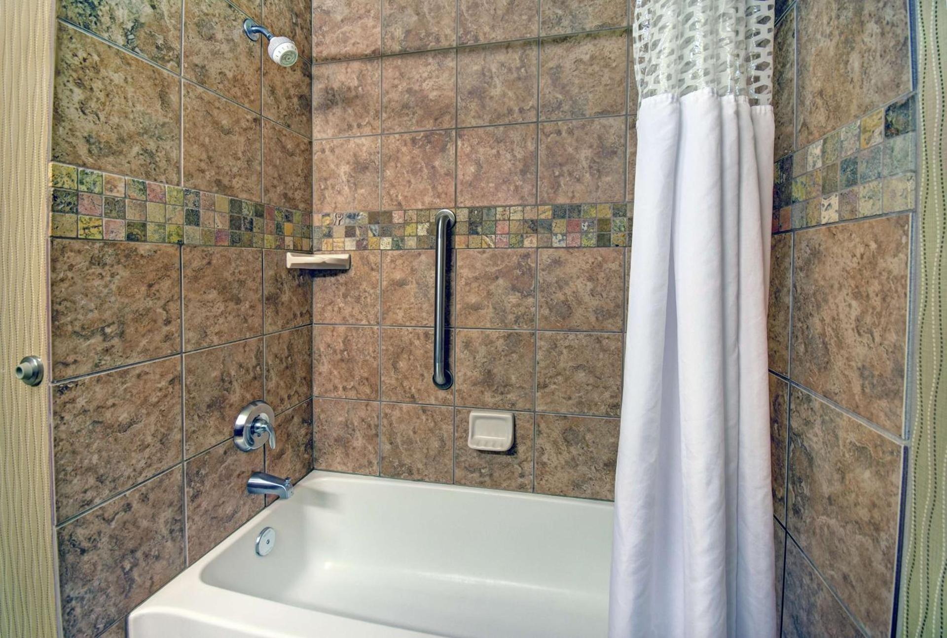 Hampton Inn Beloit photo 24
