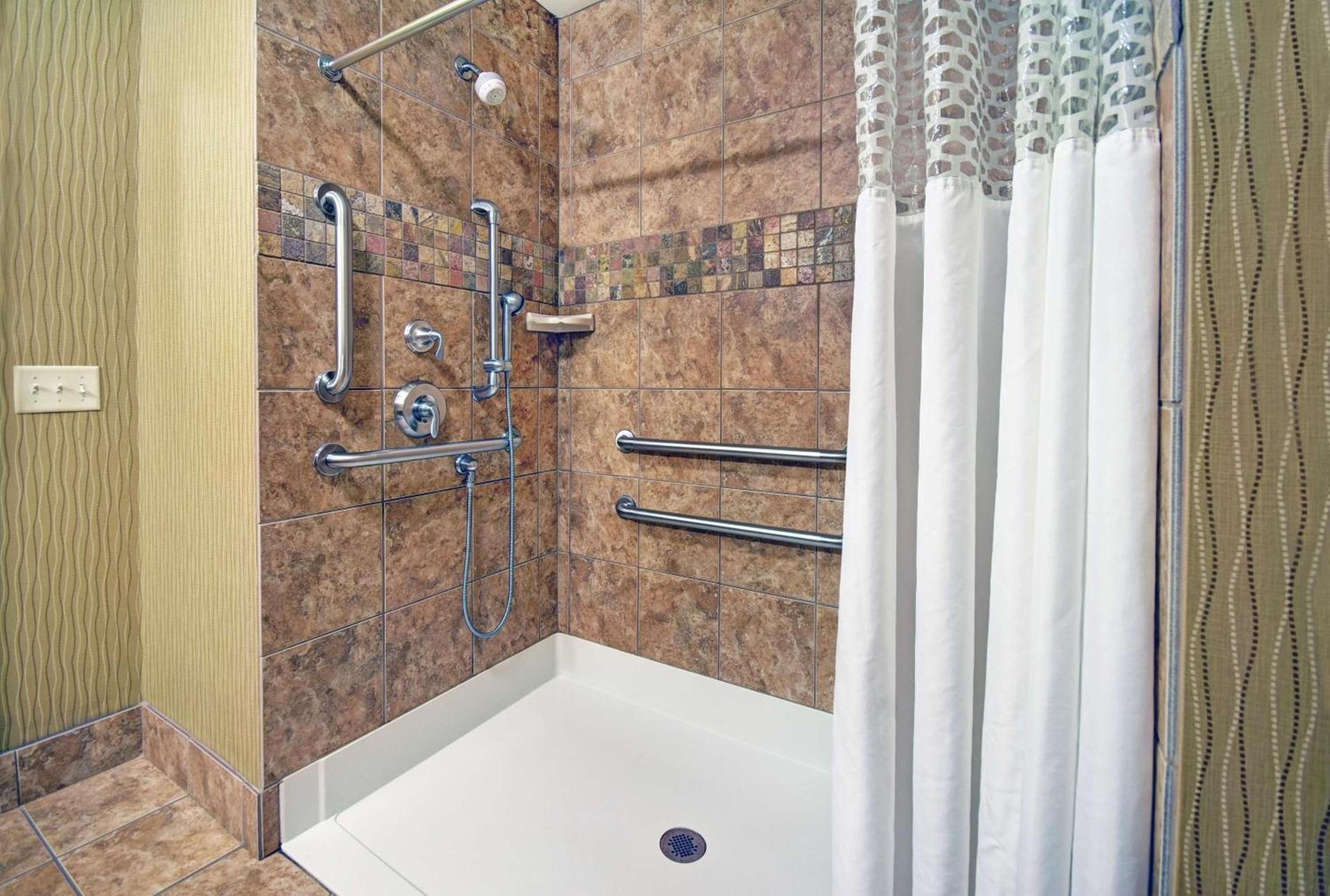 Hampton Inn Beloit photo 29