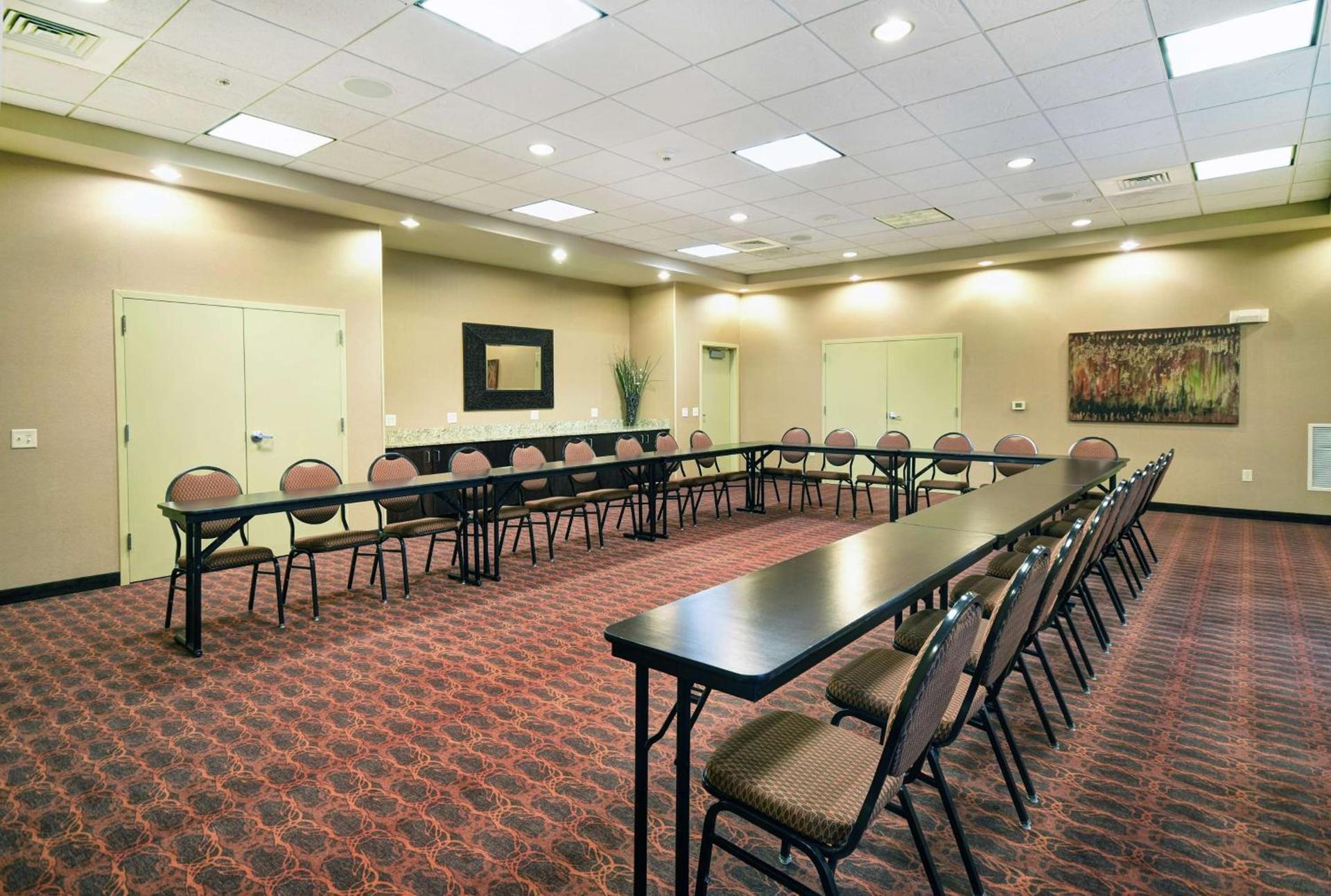 Hampton Inn Beloit photo 32