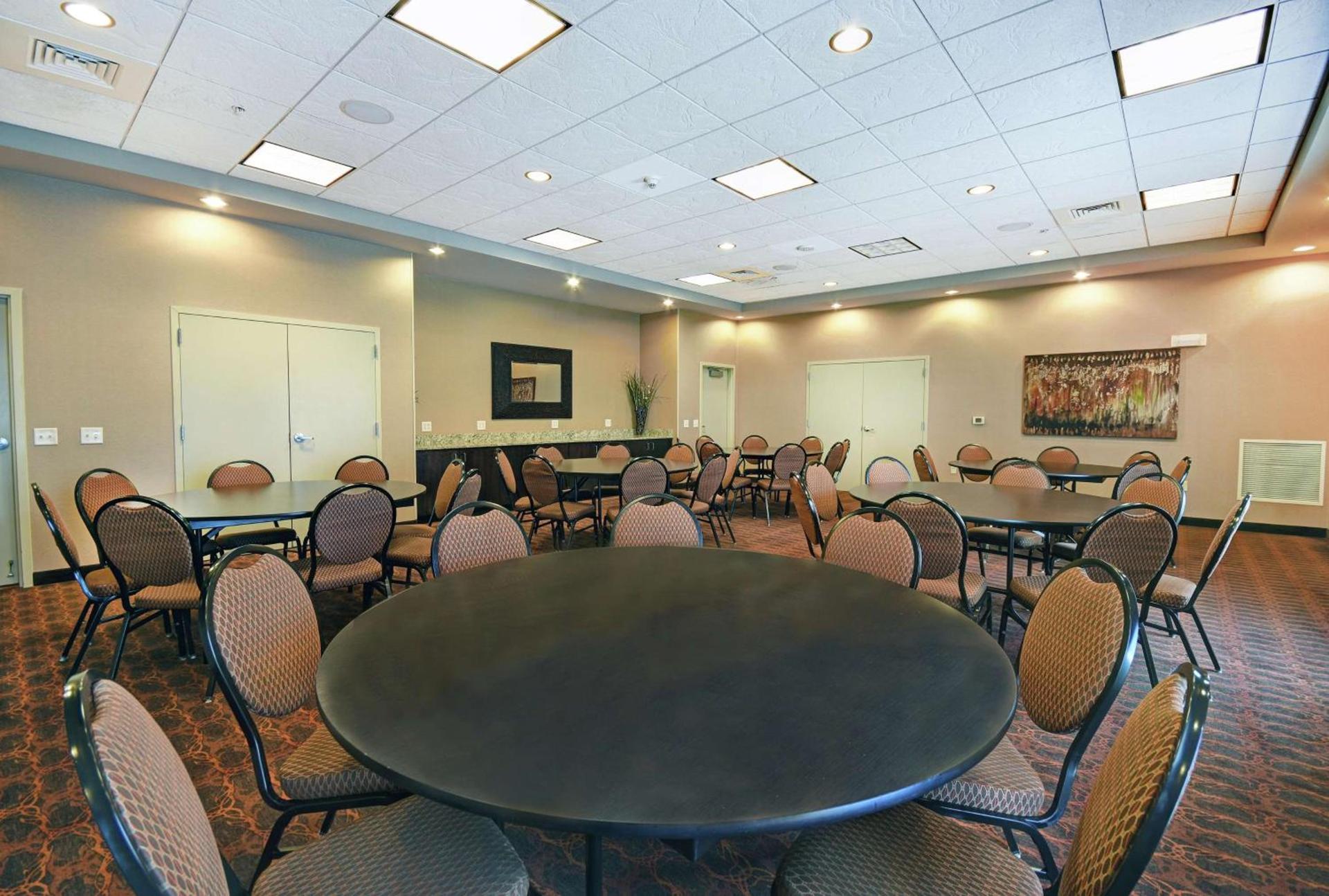 Hampton Inn Beloit photo 35
