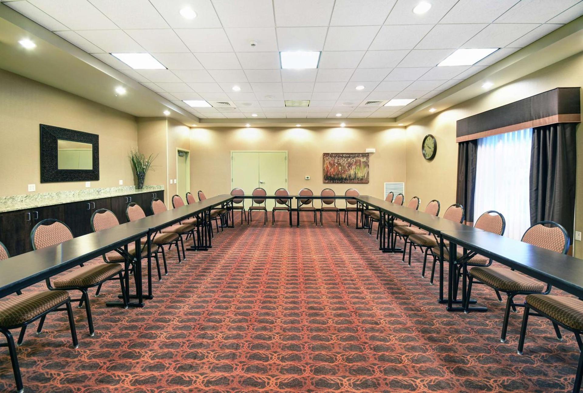 Hampton Inn Beloit photo 40