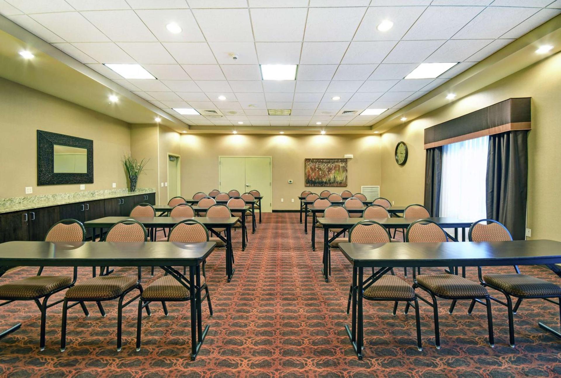 Hampton Inn Beloit photo 37