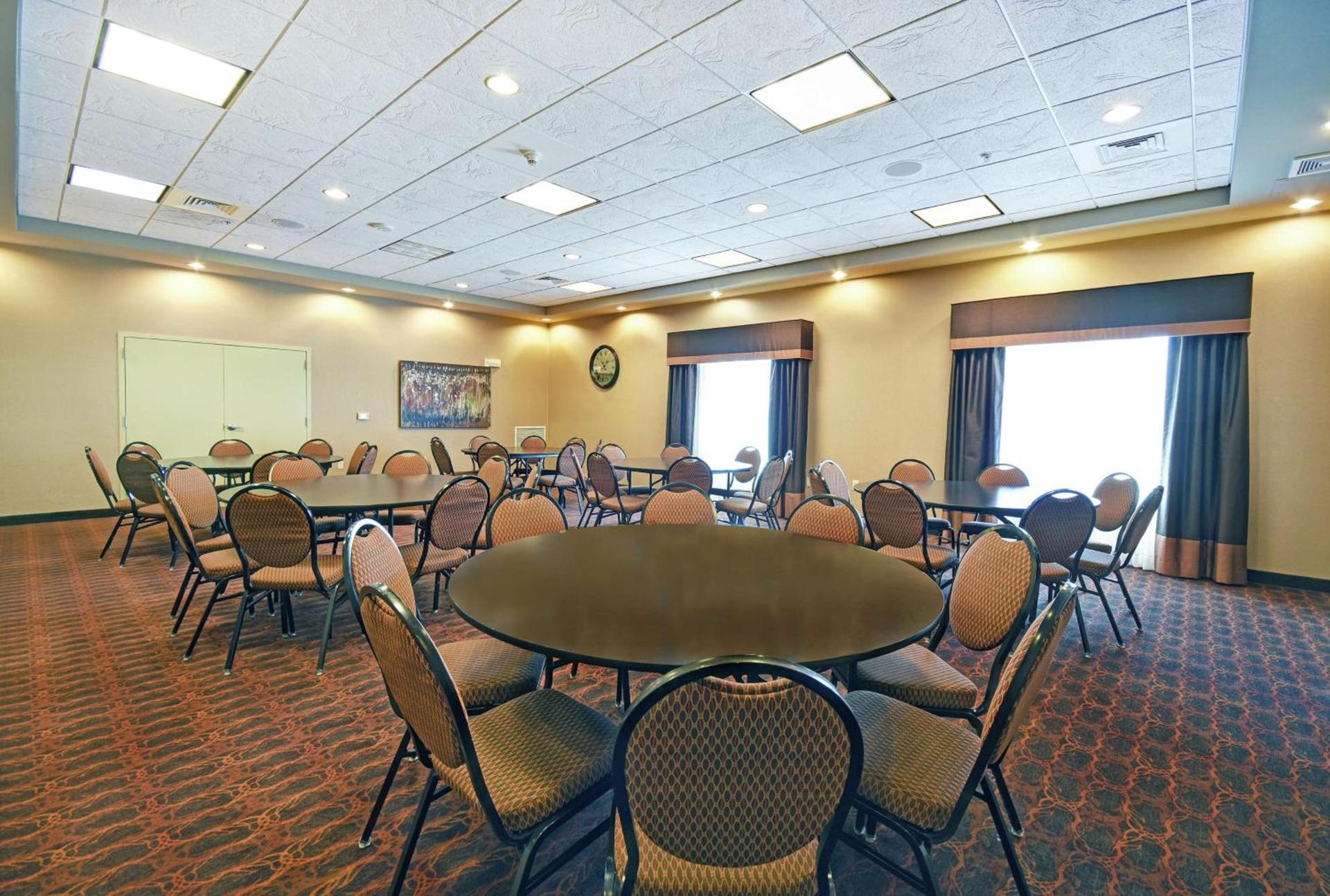 Hampton Inn Beloit photo 38