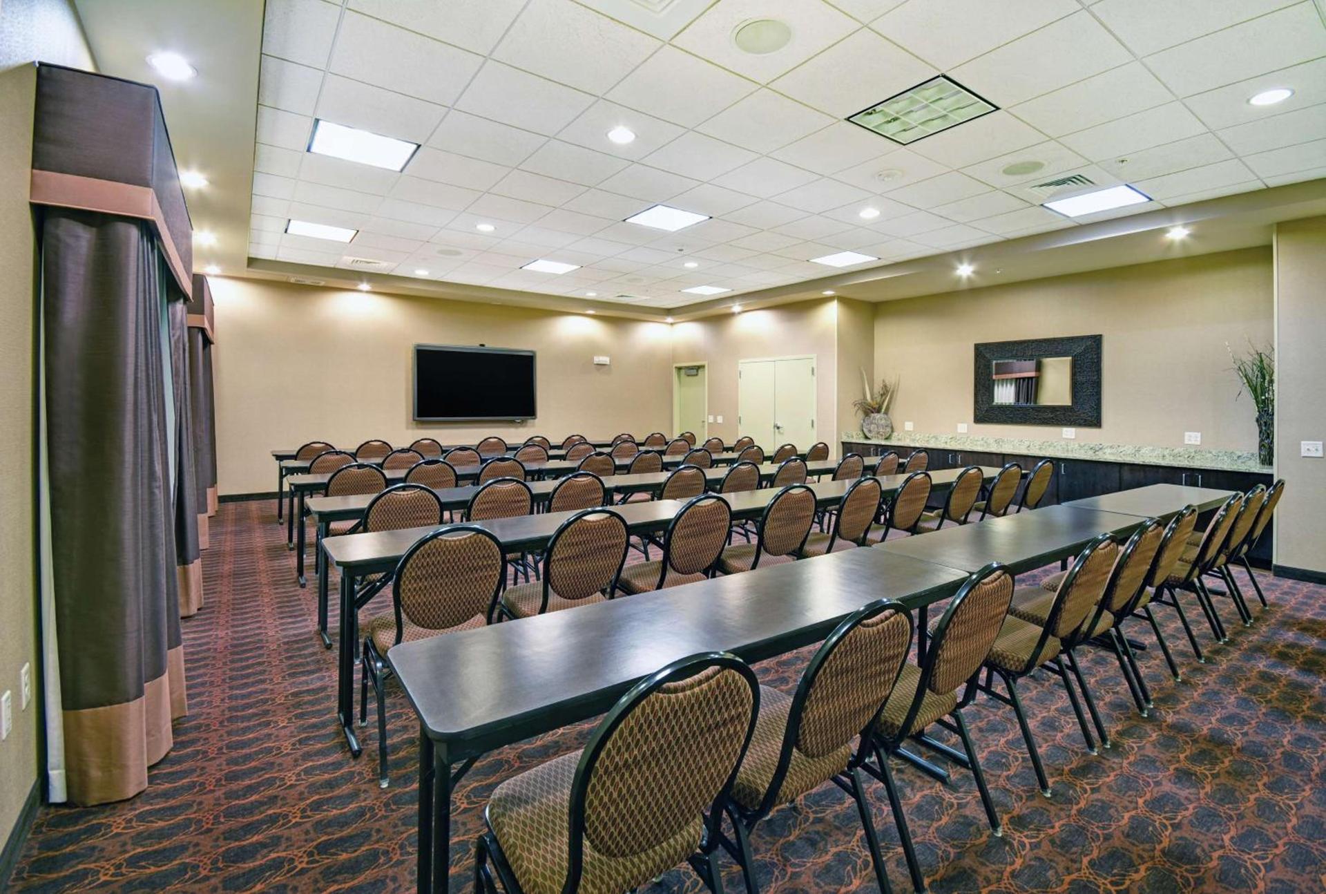 Hampton Inn Beloit photo 39