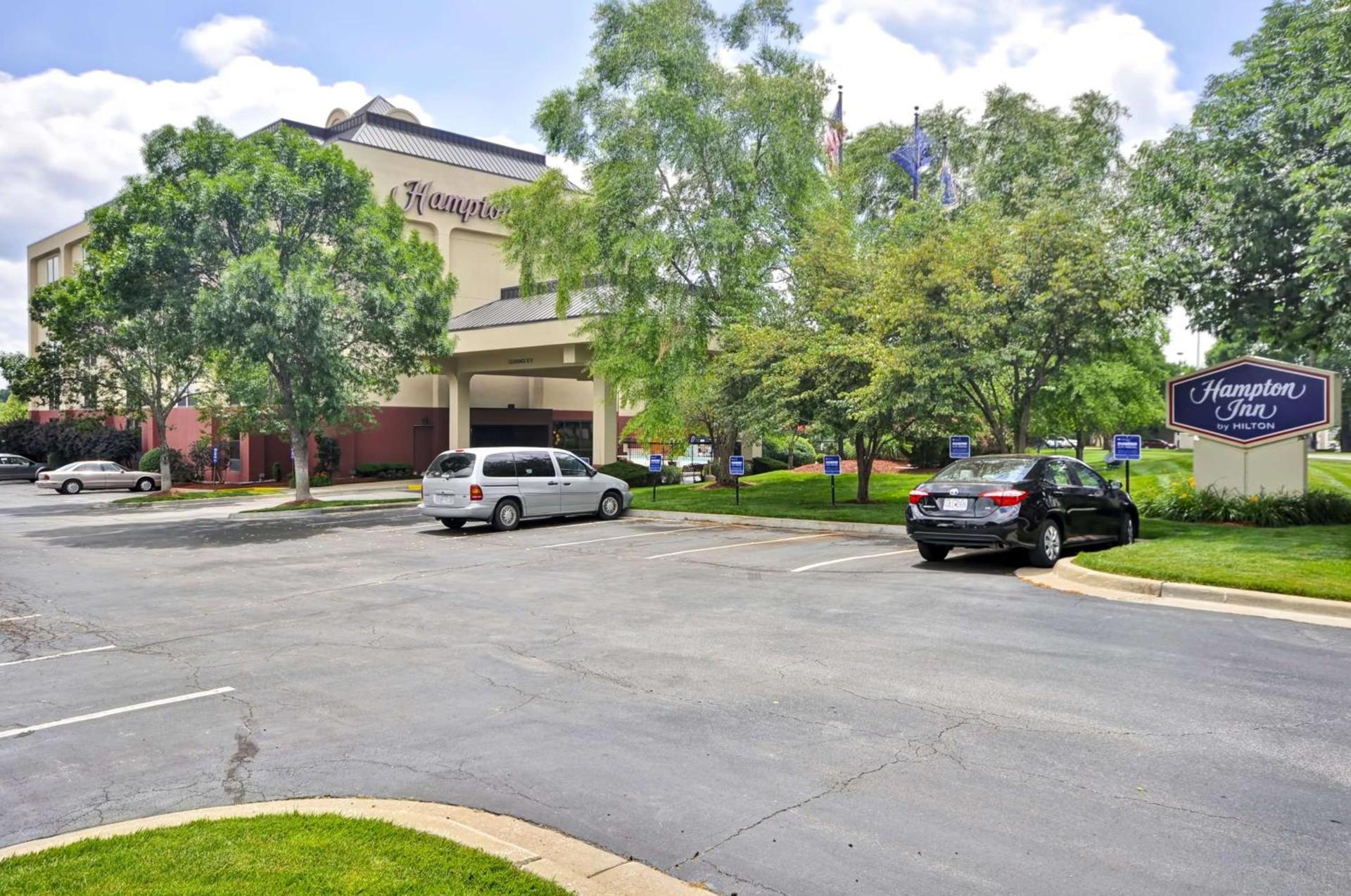 Hampton Inn Overland Park photo 3