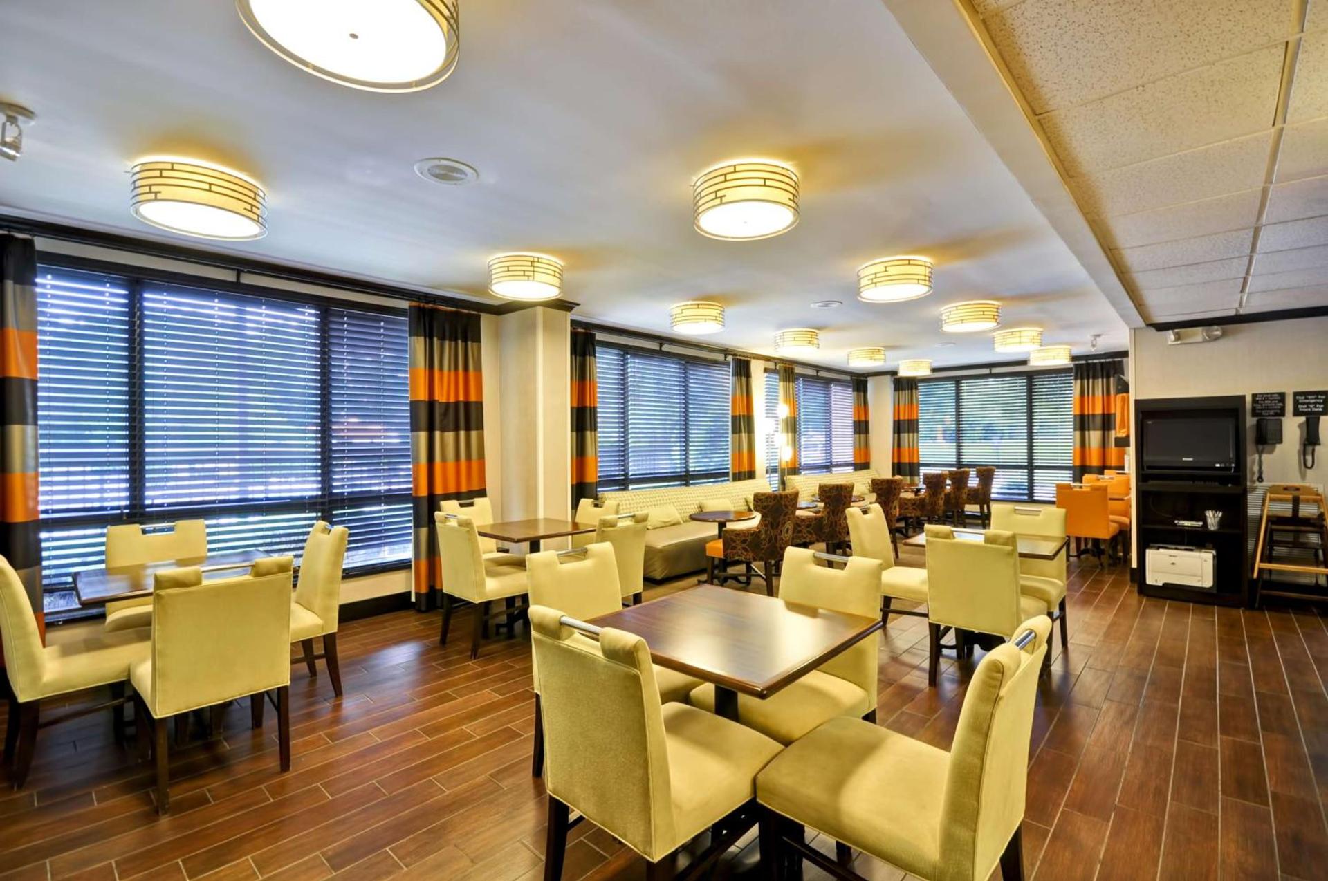 Hampton Inn Overland Park photo 10