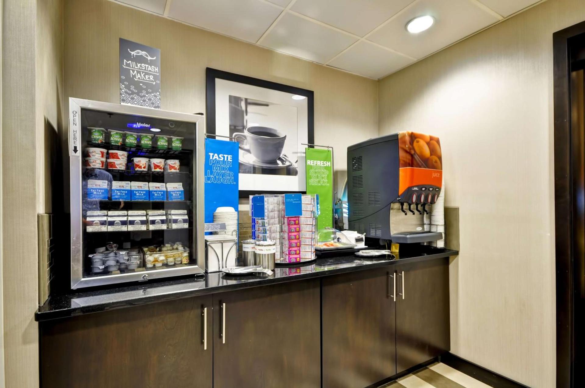 Hampton Inn Overland Park photo 21