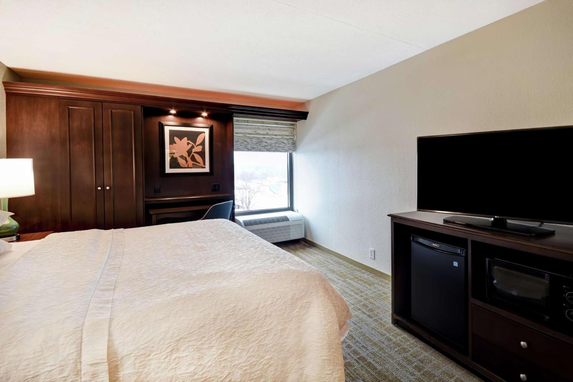 Hampton Inn Overland Park photo 36