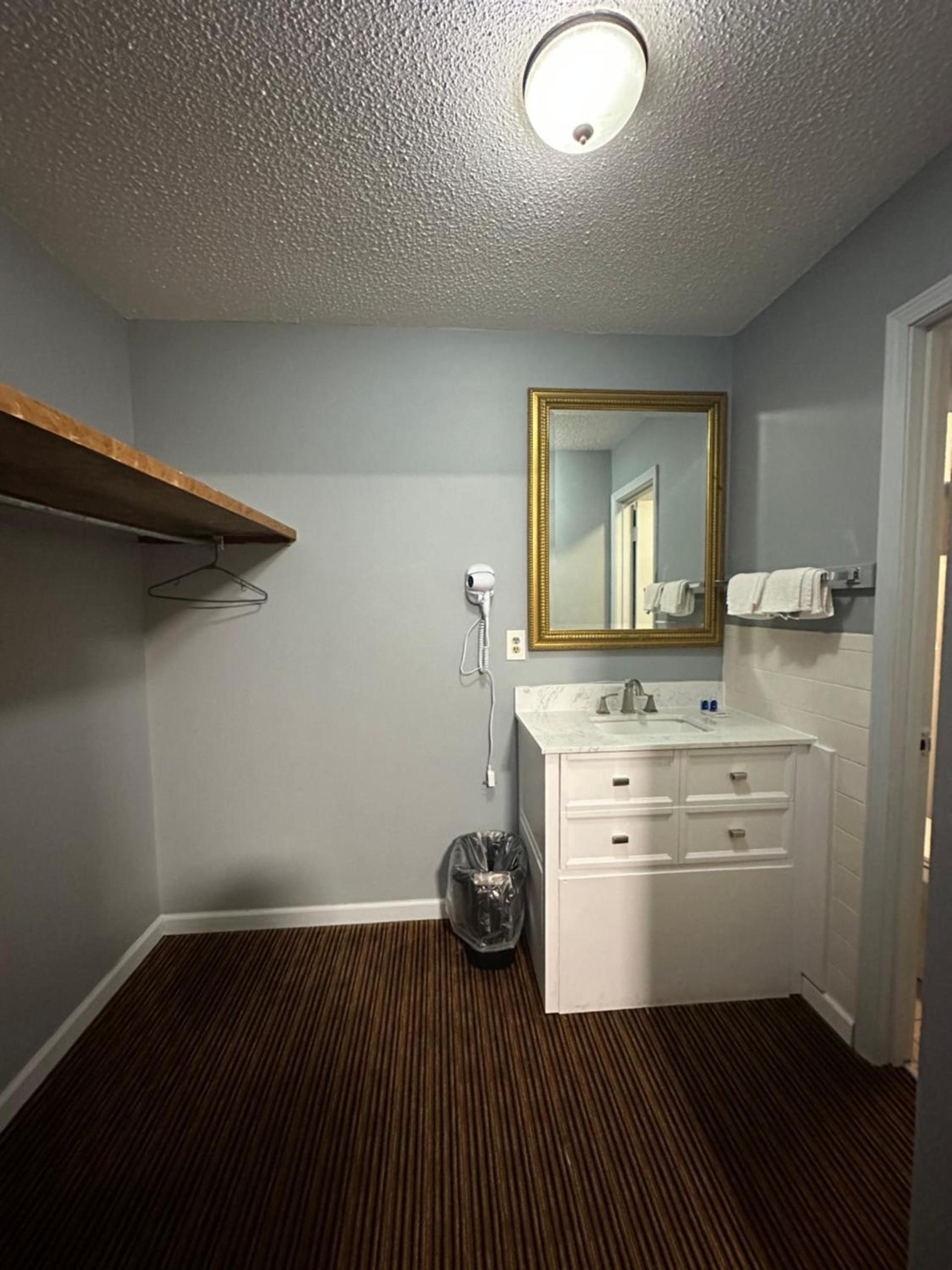Rodeway Inn & Suites Walhalla photo 12
