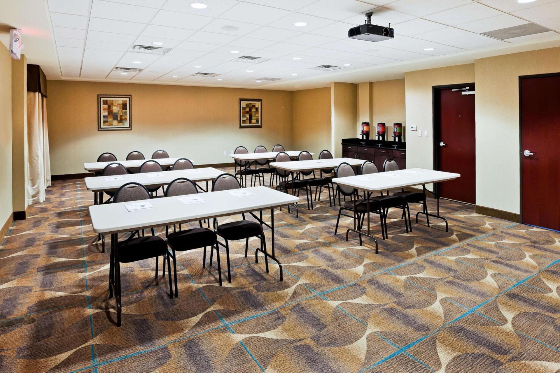 Hampton Inn & Suites Liberal photo 21
